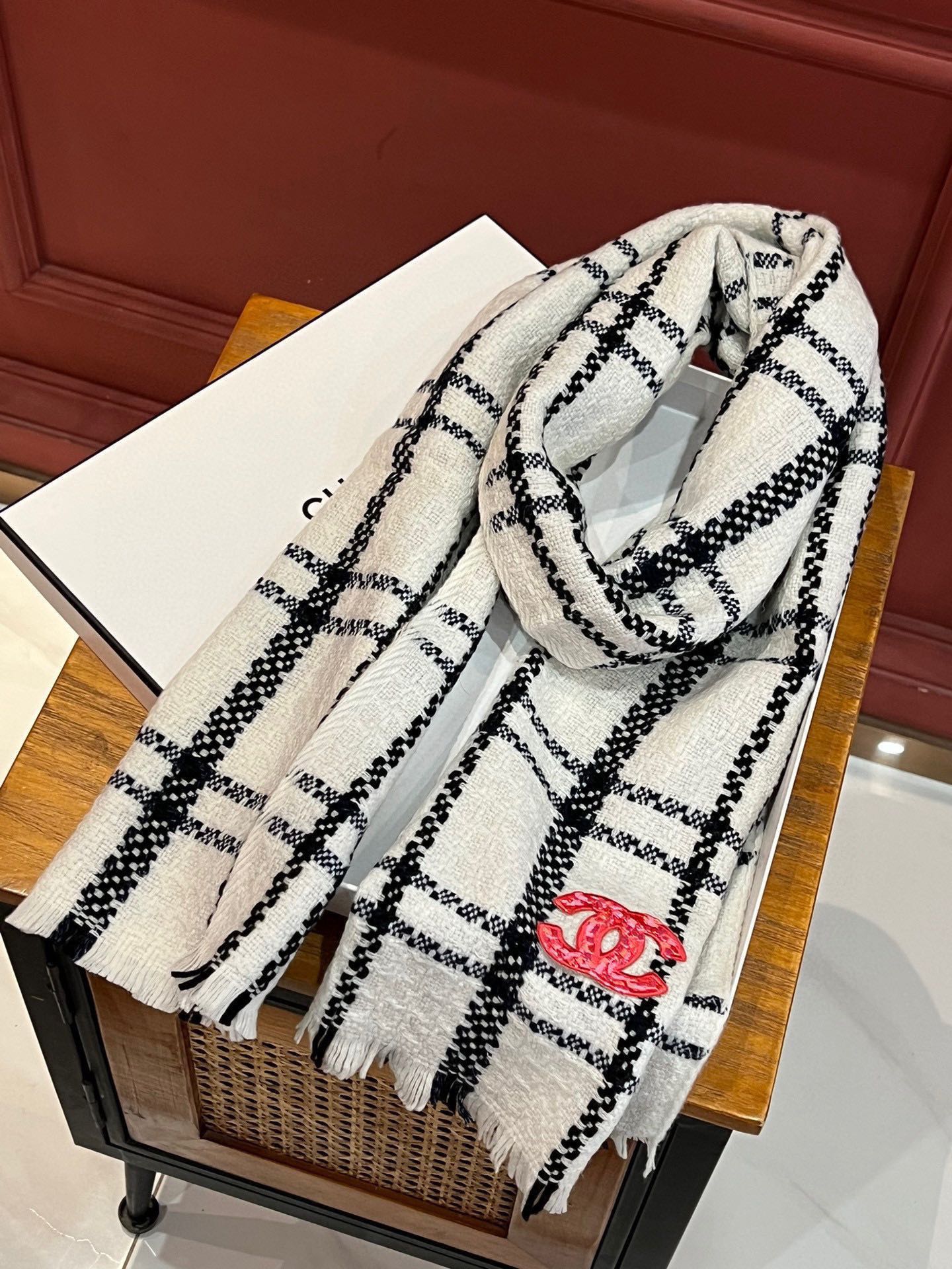 SCARF 190 CM IN WHITE MIX BLACK CASHMERE WITH RED LOGO 396472 mysite