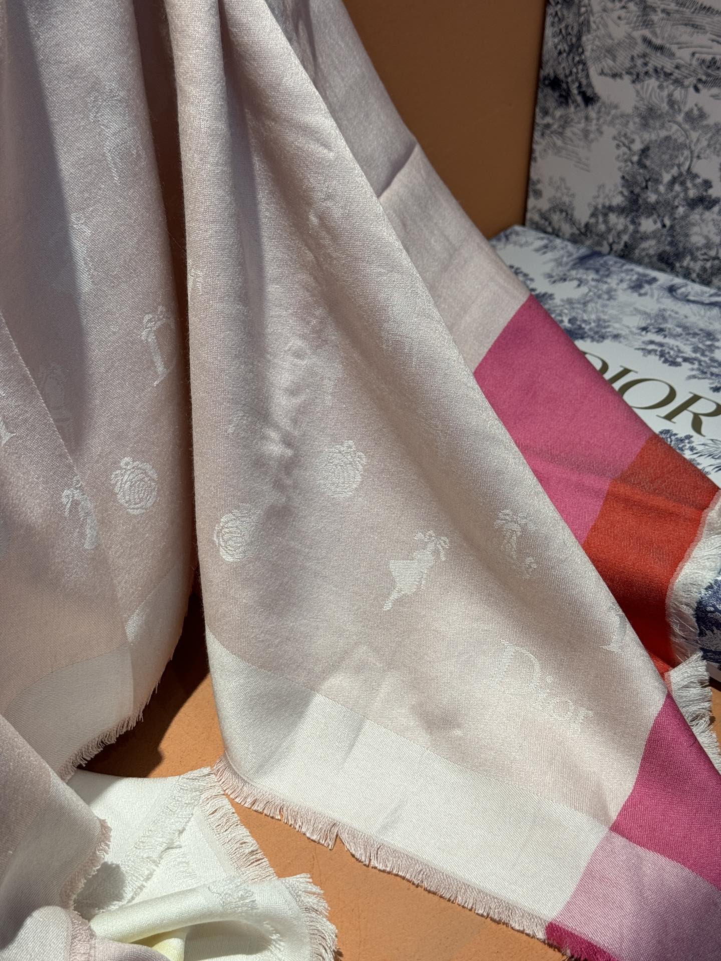 SHAWL 140 CM IN LIGHT PINK CASHMERE AND SILK 413801 mysite