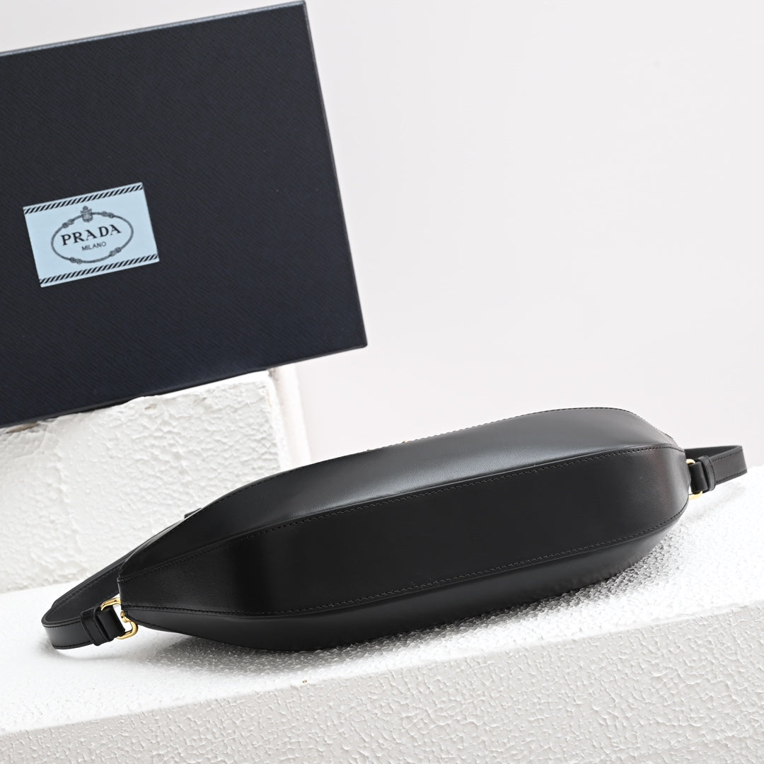 DUMPLING BAG 30 IN BLACK CALFSKIN mysite