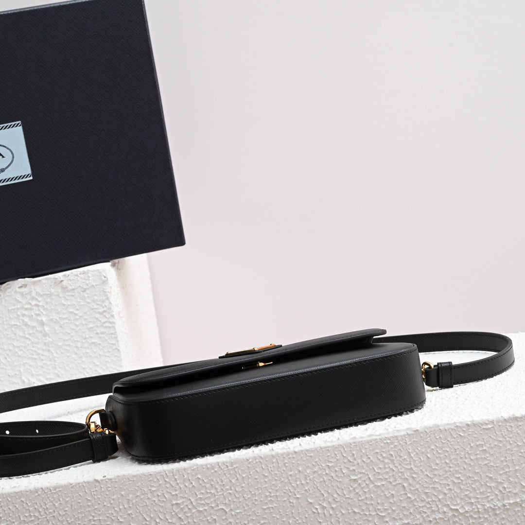 MINI FLAP BAG 20 IN BLACK SAFFIANO LEATHER GOLD HARDWARE mysite