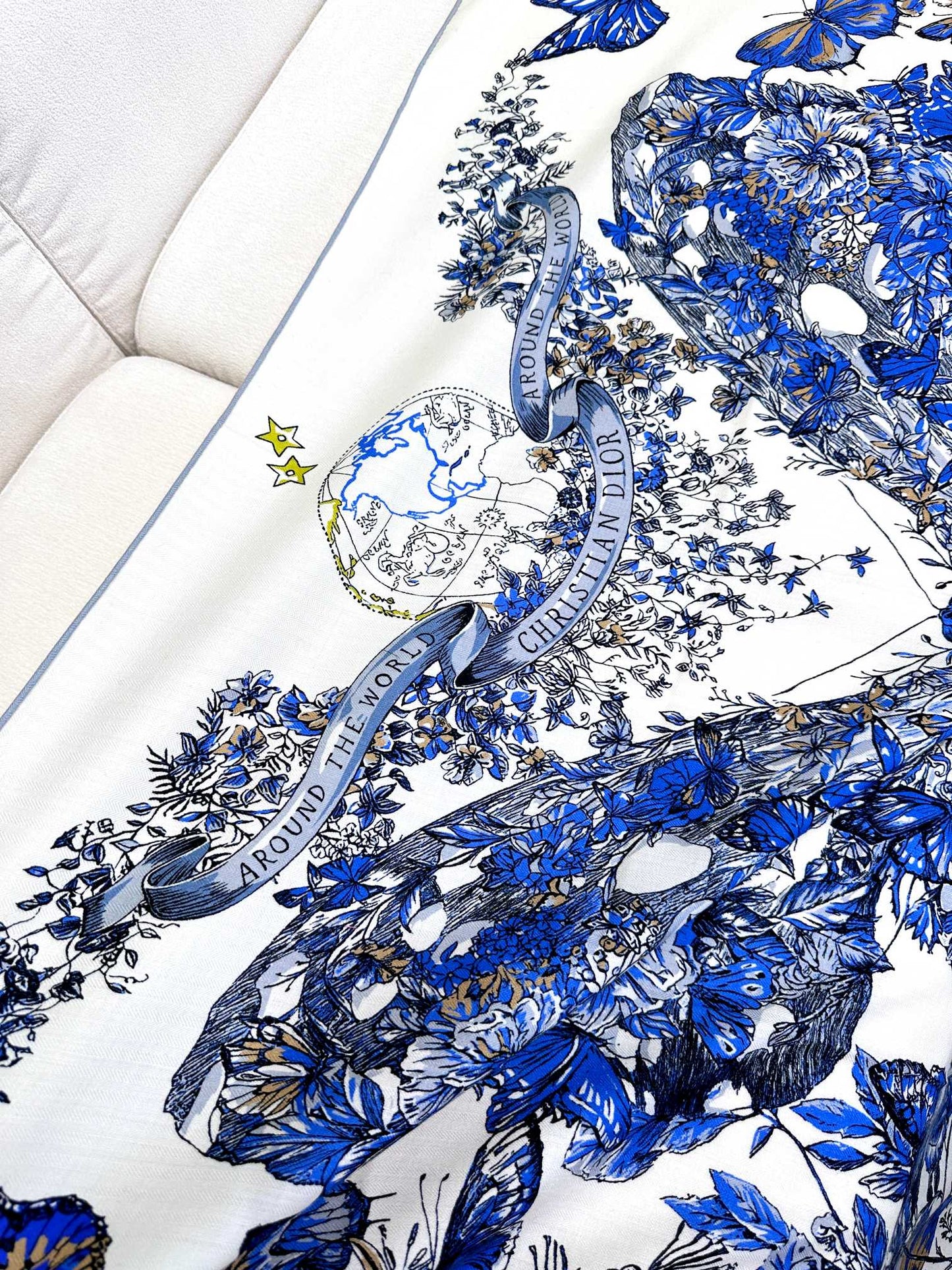 SQUARE SCARF 140 CM IN WHITE MIX COBALT BLUE CASHMERE AND SILK 390940 mysite