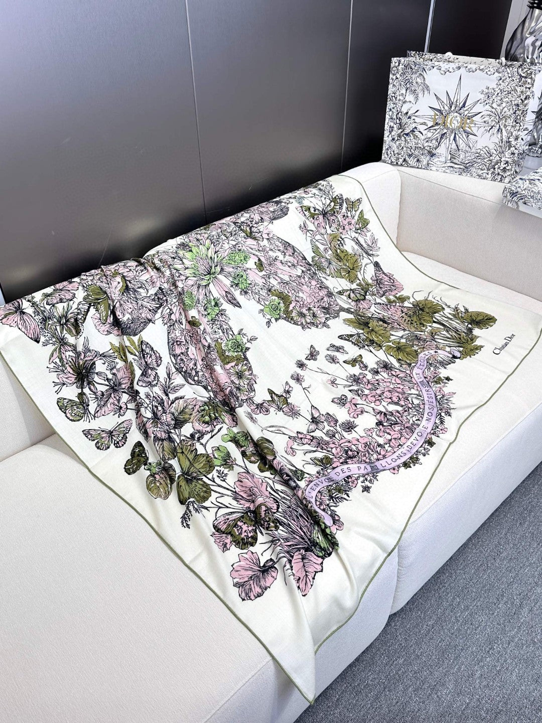 SQUARE SCARF 140 CM IN COLORFUL CASHMERE AND SILK 403836 mysite