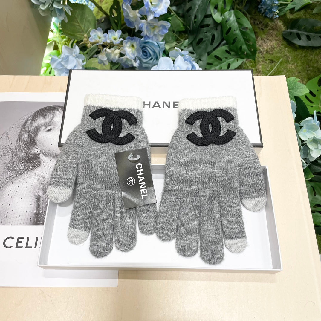 GLOVES IN DOVE GRAY WOOL WITH BLACK LOGO 425404 mysite