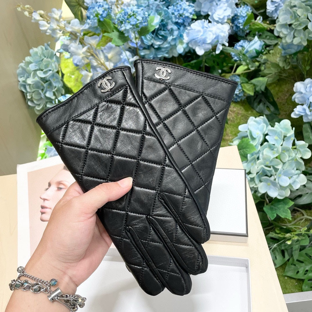 GLOVES IN BLACK CALFSKIN 462420 mysite