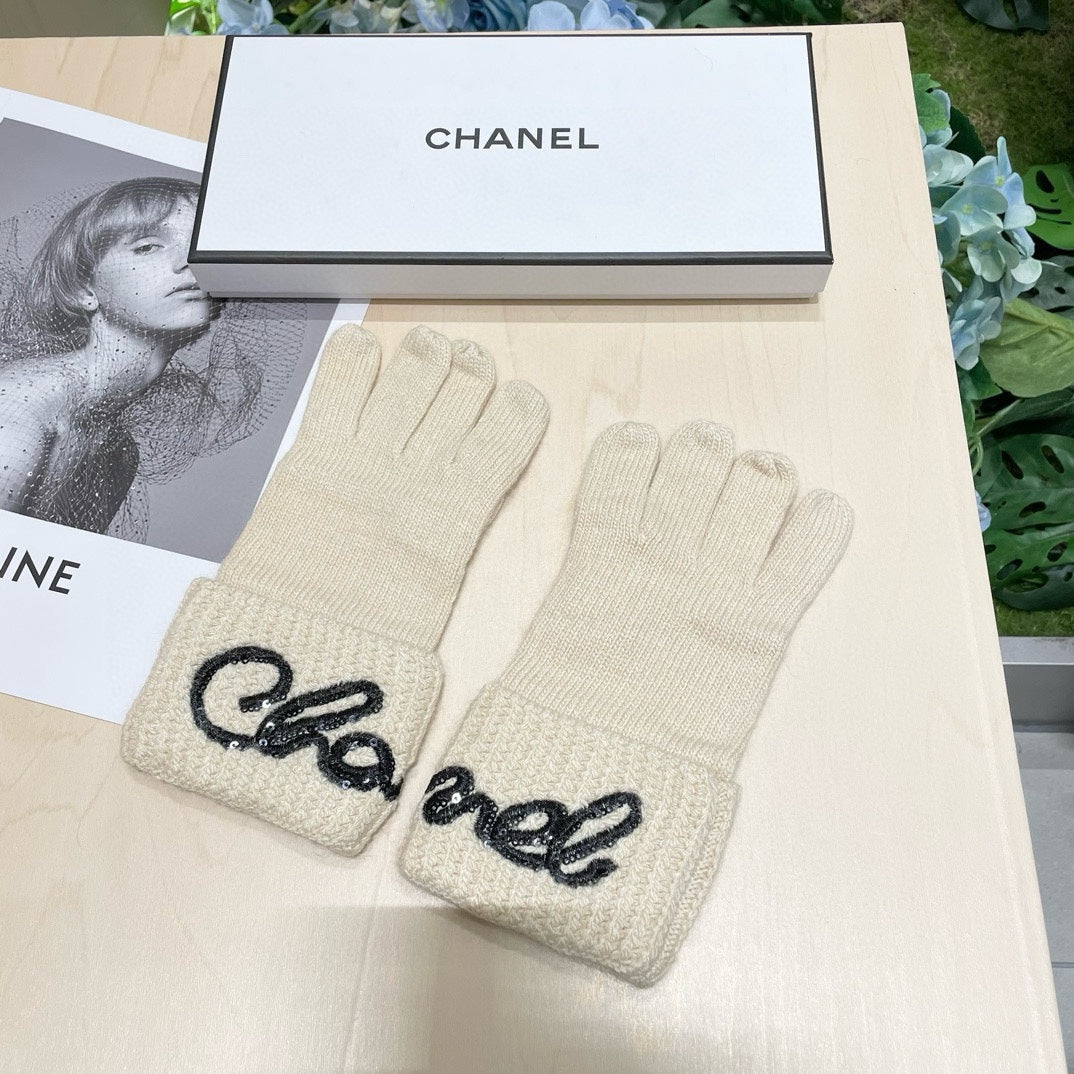 GLOVES IN BEIGE WOOL WITH BLACK LOGO 465775 mysite