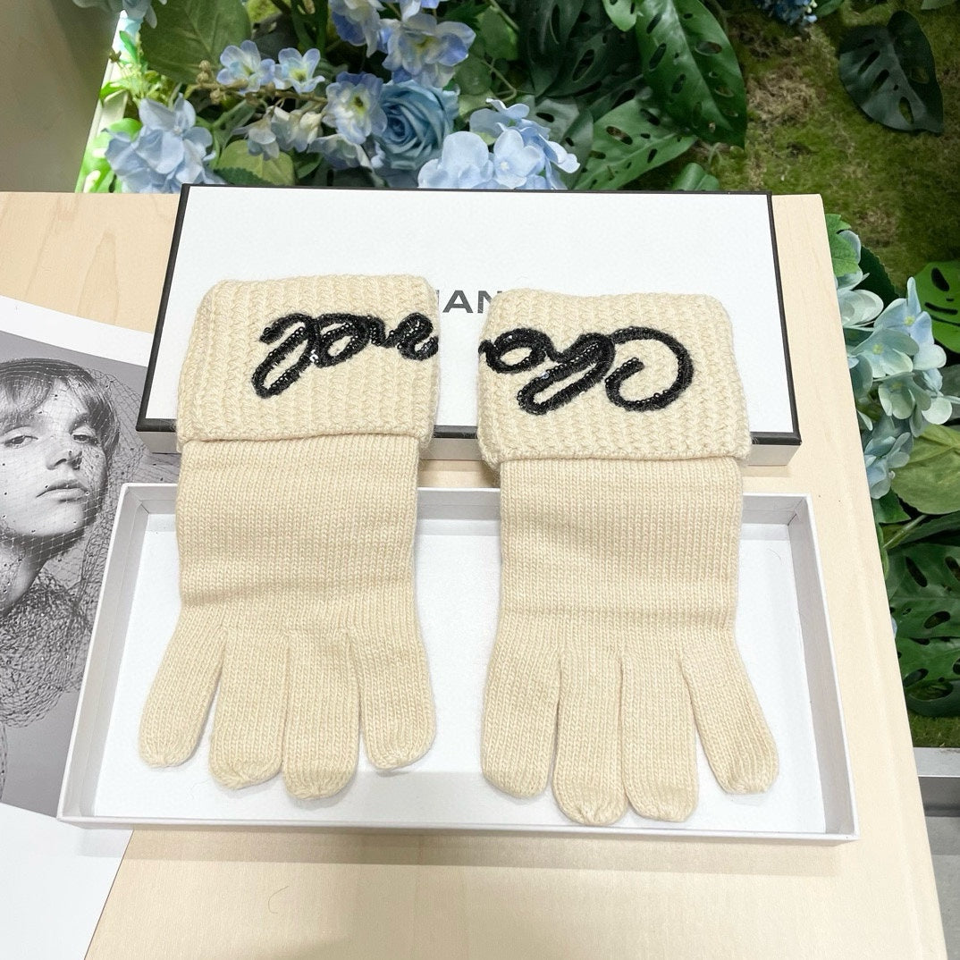GLOVES IN BEIGE WOOL WITH BLACK LOGO 465775 mysite