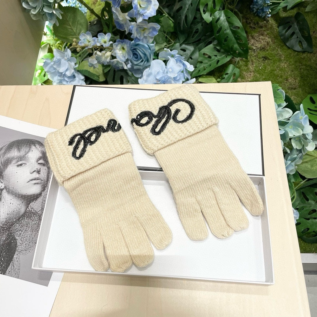 GLOVES IN BEIGE WOOL WITH BLACK LOGO 465775 mysite