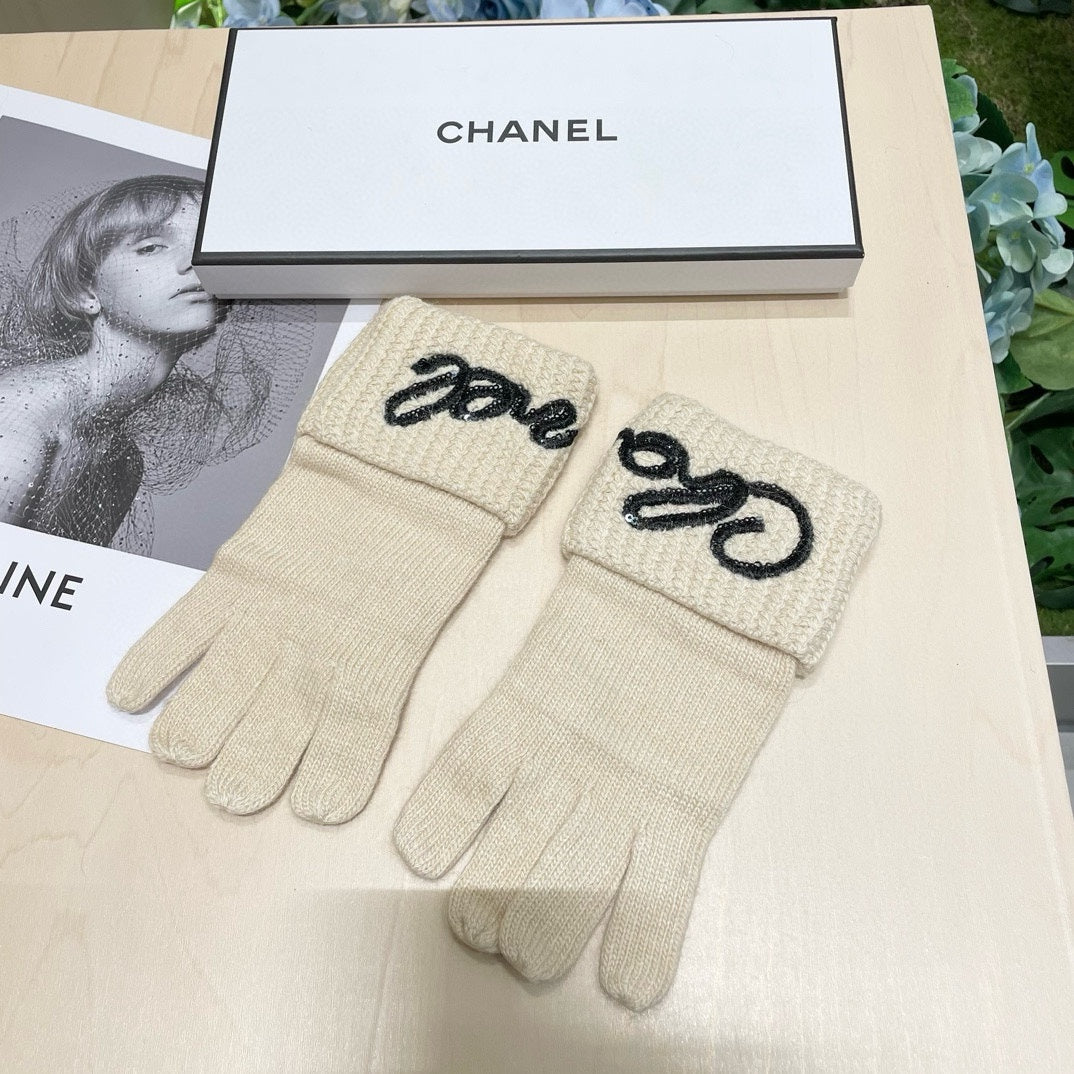 GLOVES IN BEIGE WOOL WITH BLACK LOGO 465775 mysite