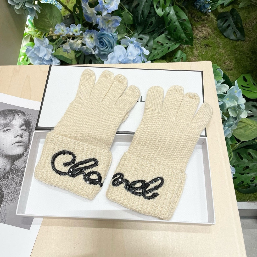 GLOVES IN BEIGE WOOL WITH BLACK LOGO 465775 mysite