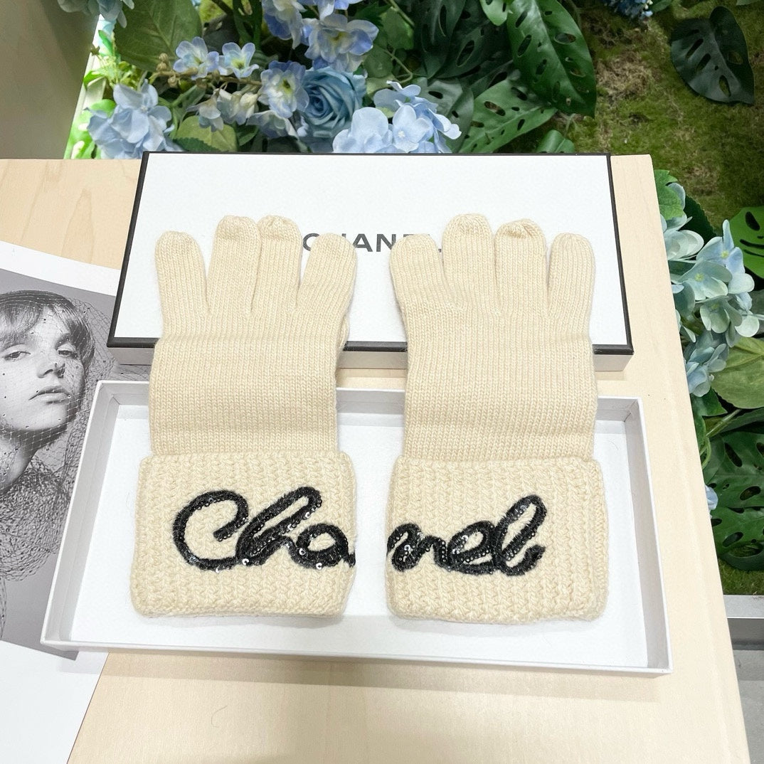 GLOVES IN BEIGE WOOL WITH BLACK LOGO 465775 mysite