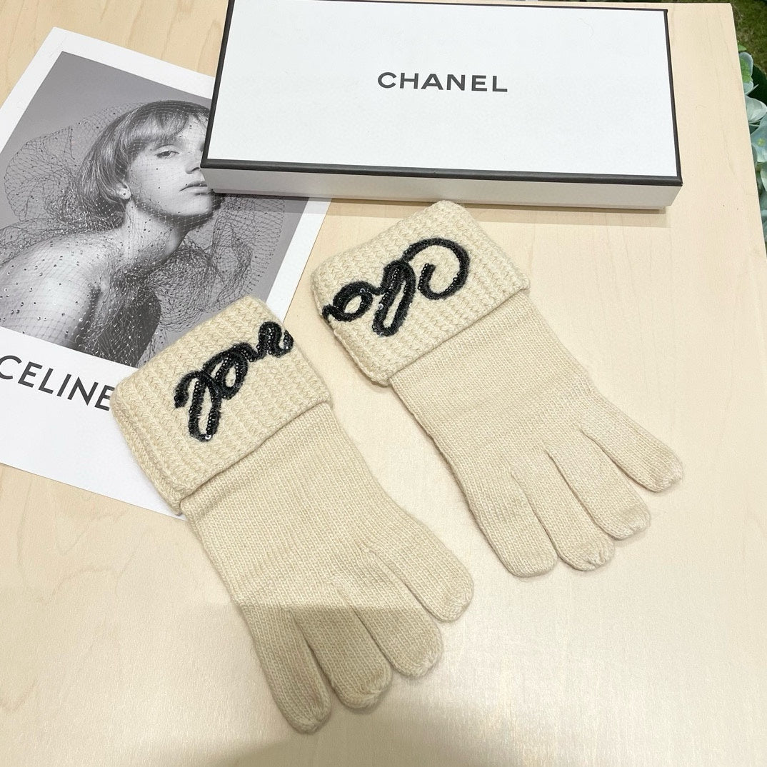 GLOVES IN BEIGE WOOL WITH BLACK LOGO 465775 mysite