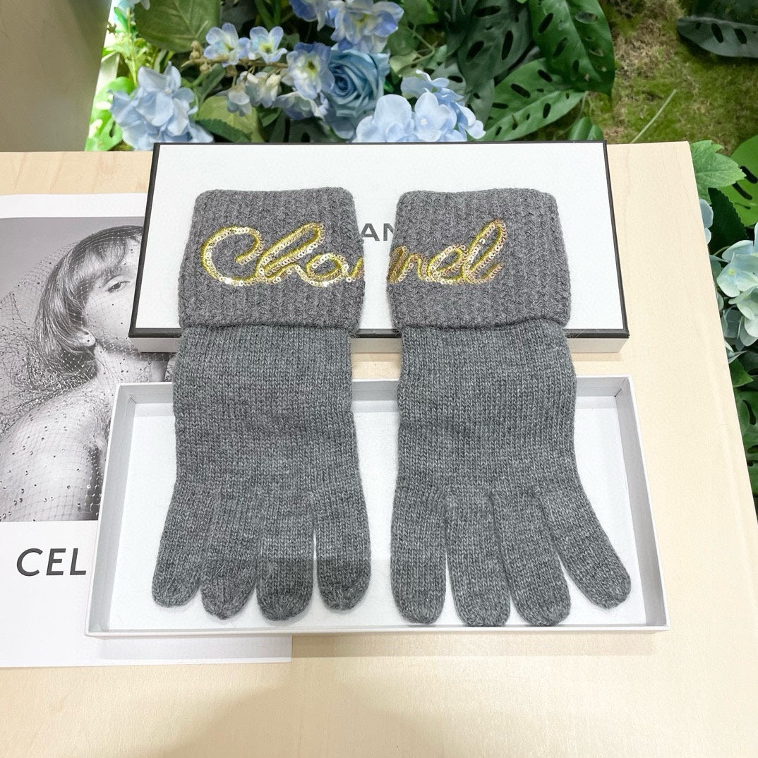 GLOVES IN DOVE GRAY WOOL WITH YELLOW LOGO 465777 mysite