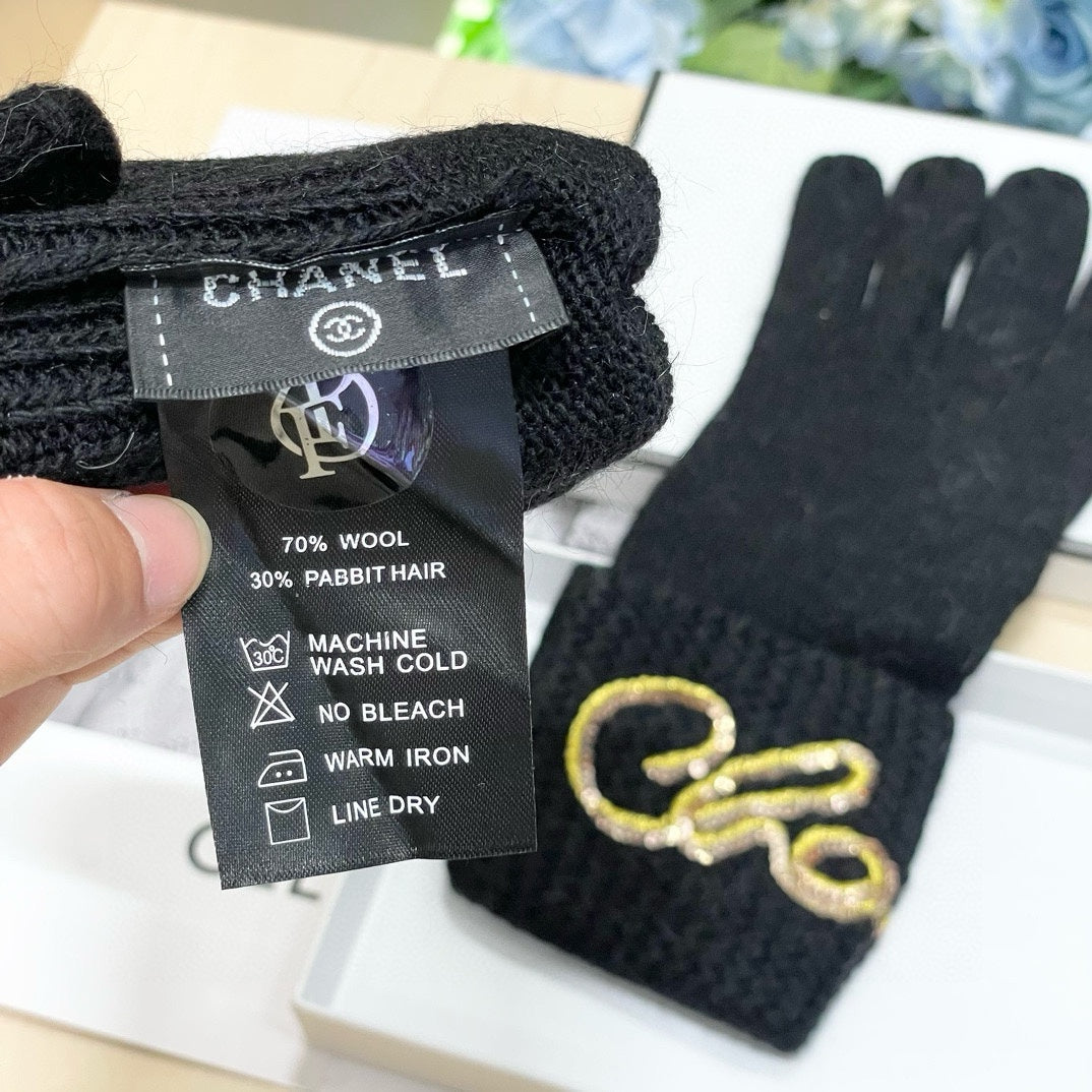 GLOVES IN BLACK WOOL WITH YELLOW LOGO 465778 mysite