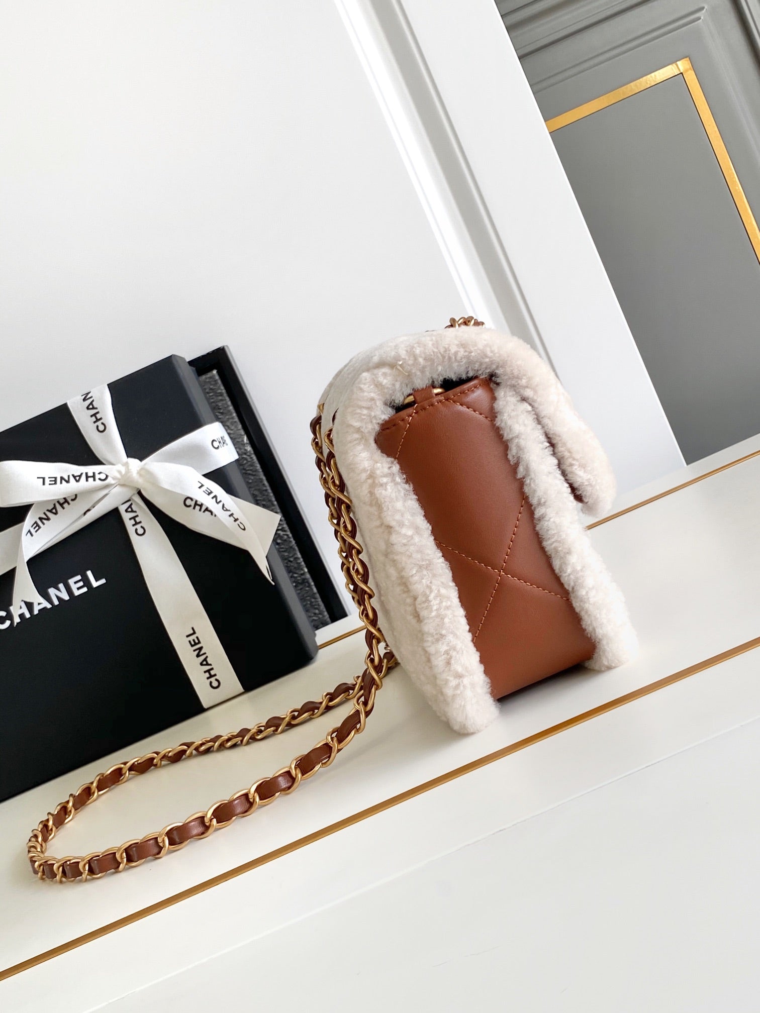 Flap Bag Small 23cm White Brown Sherling Lambskin Gold Hardware mysite