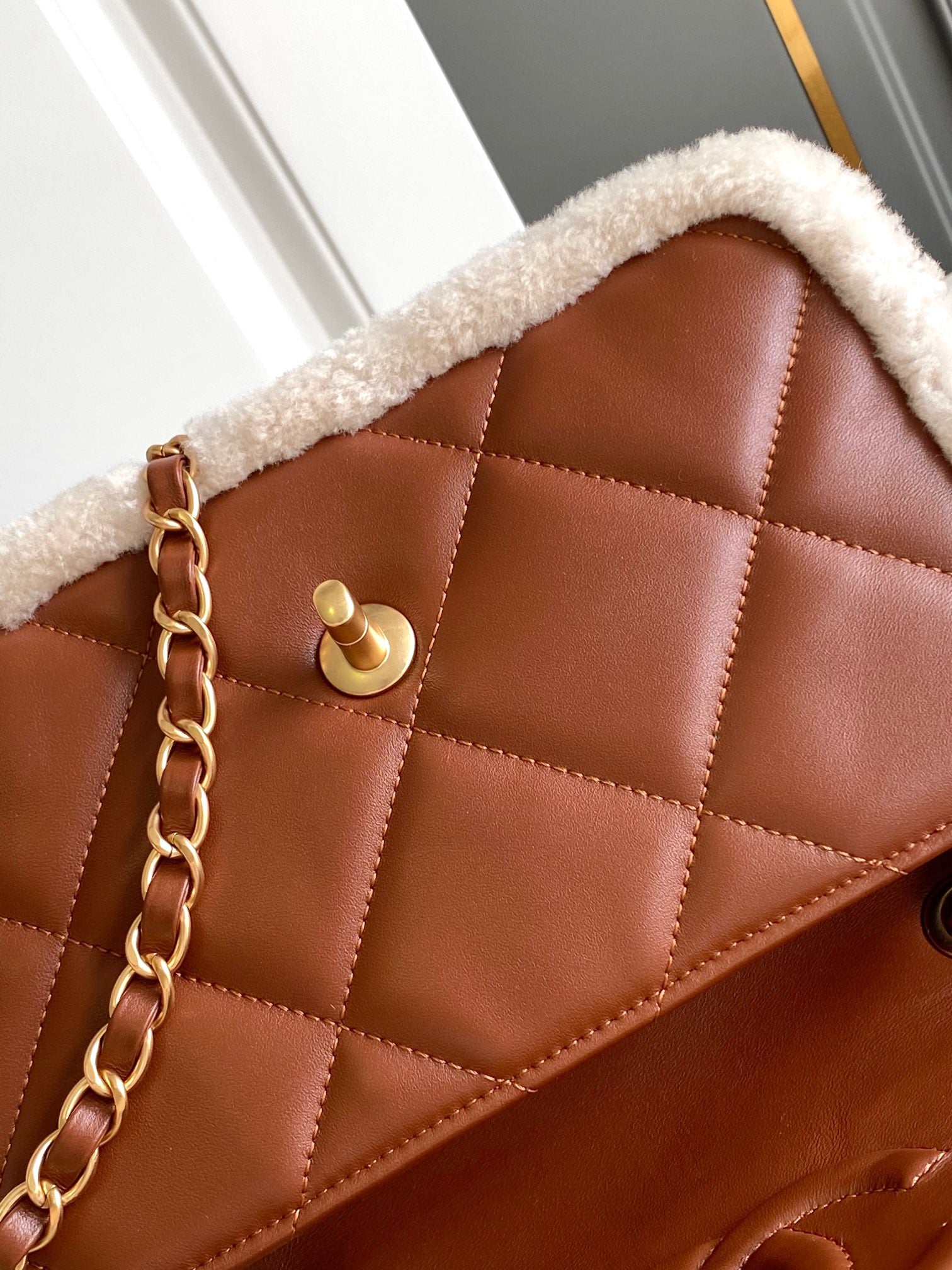 Flap Bag Small 23cm White Brown Sherling Lambskin Gold Hardware mysite