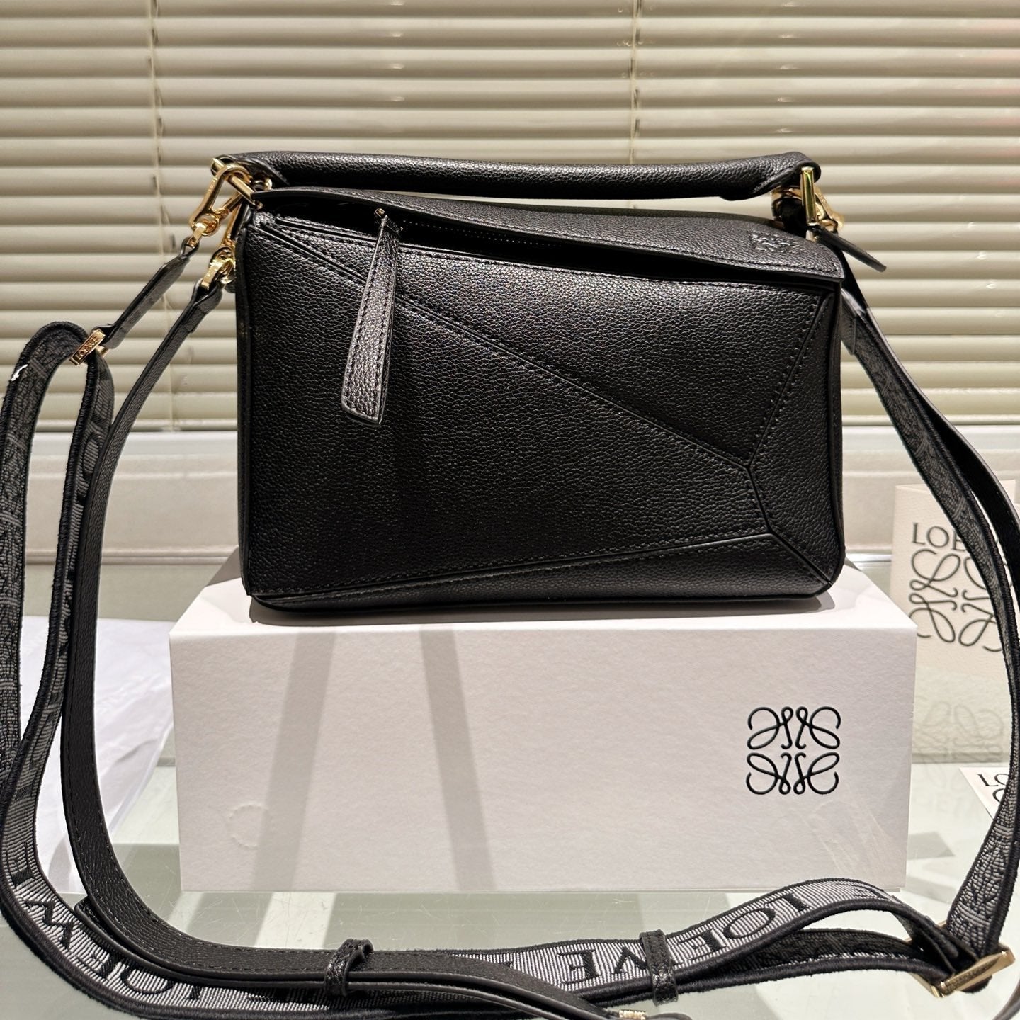 LOE MEDIUM 25 PUZZLE BAG IN BLACK GRAINED CALFSKIN mysite