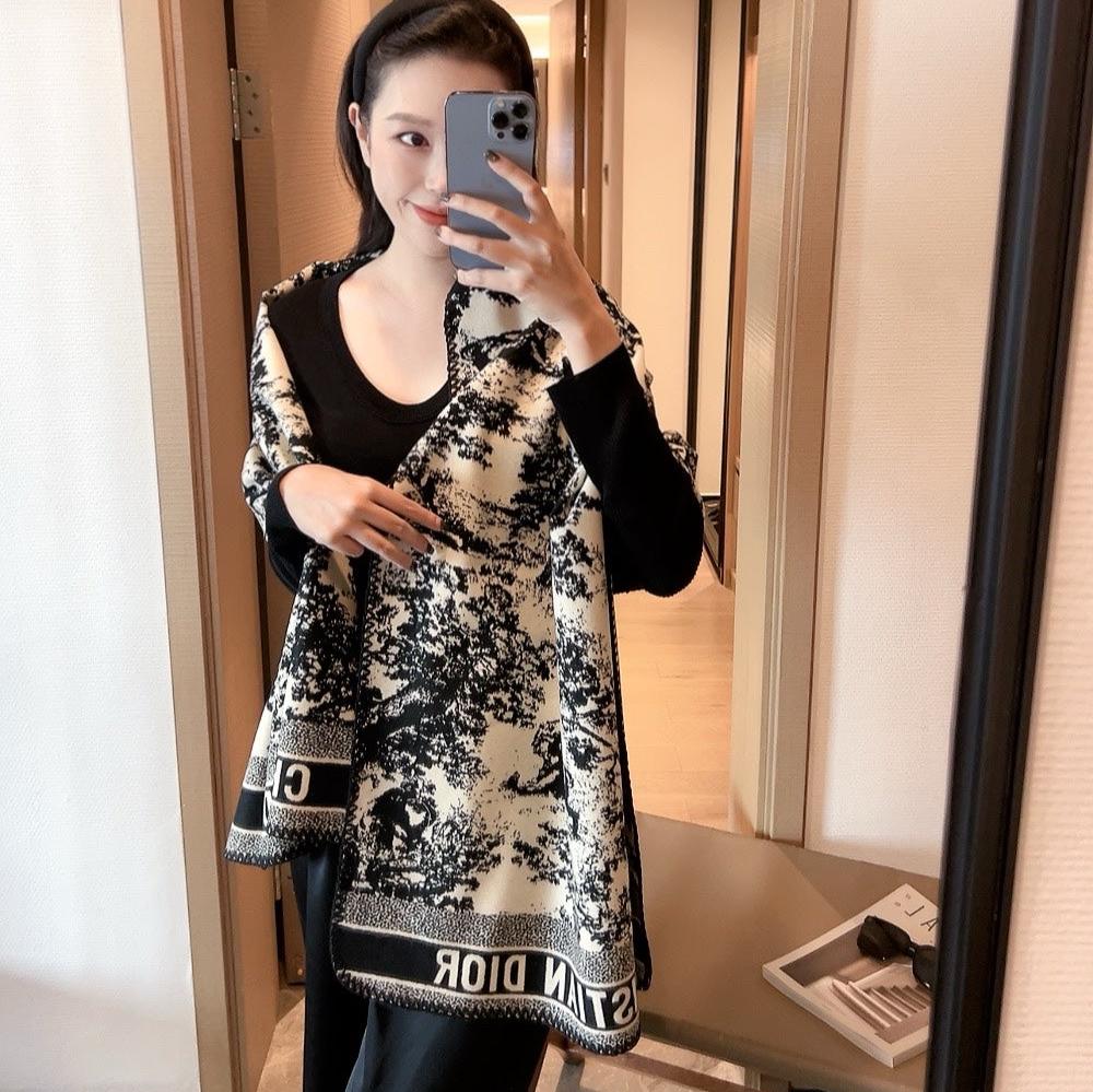 TRIANGLE EDGE SCARF 190 CM IN BLACK MIX WHITE WOOL AND CASHMERE 418535 mysite