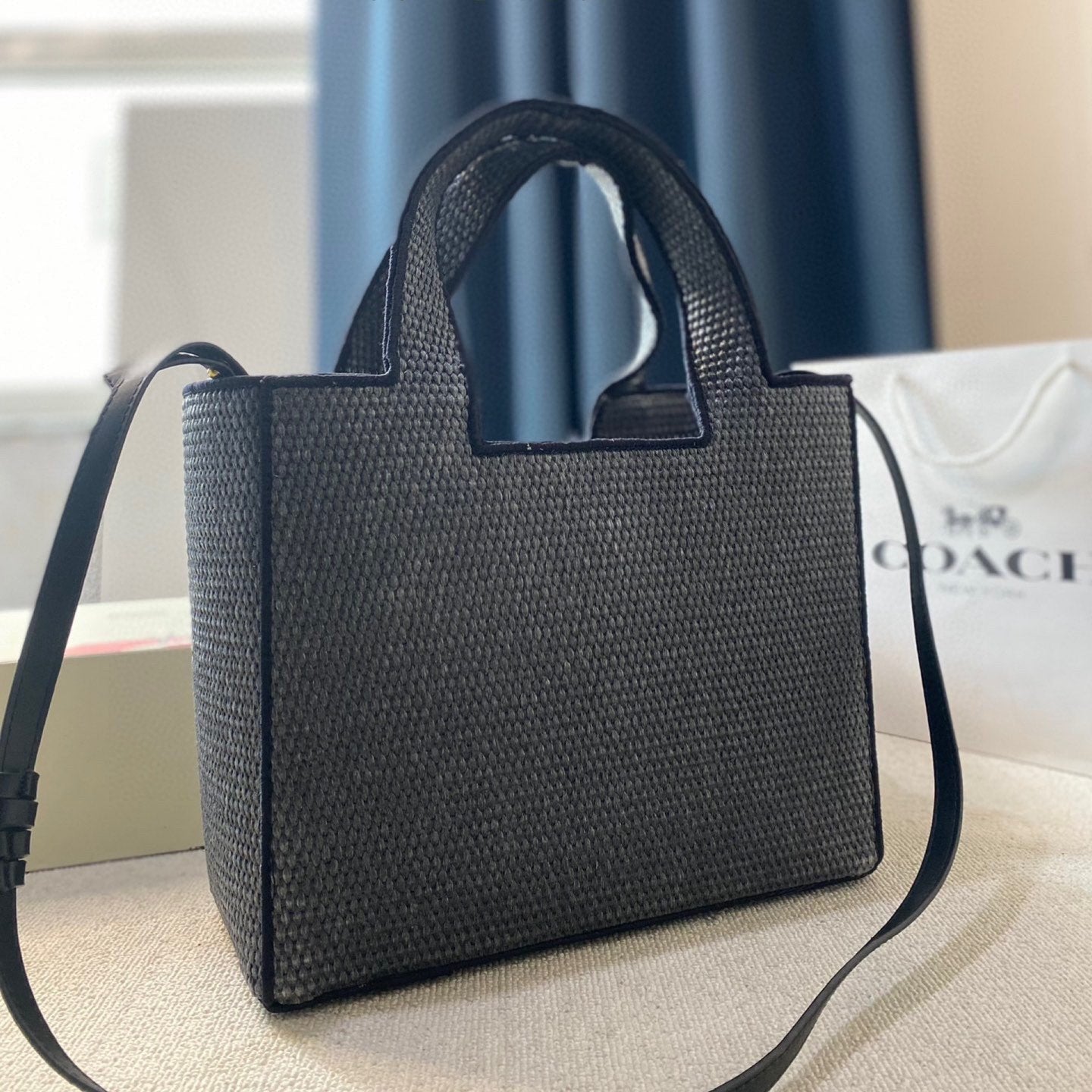 LOE LARGE 32 FONT TOTE IN BLACK RAFFIA mysite