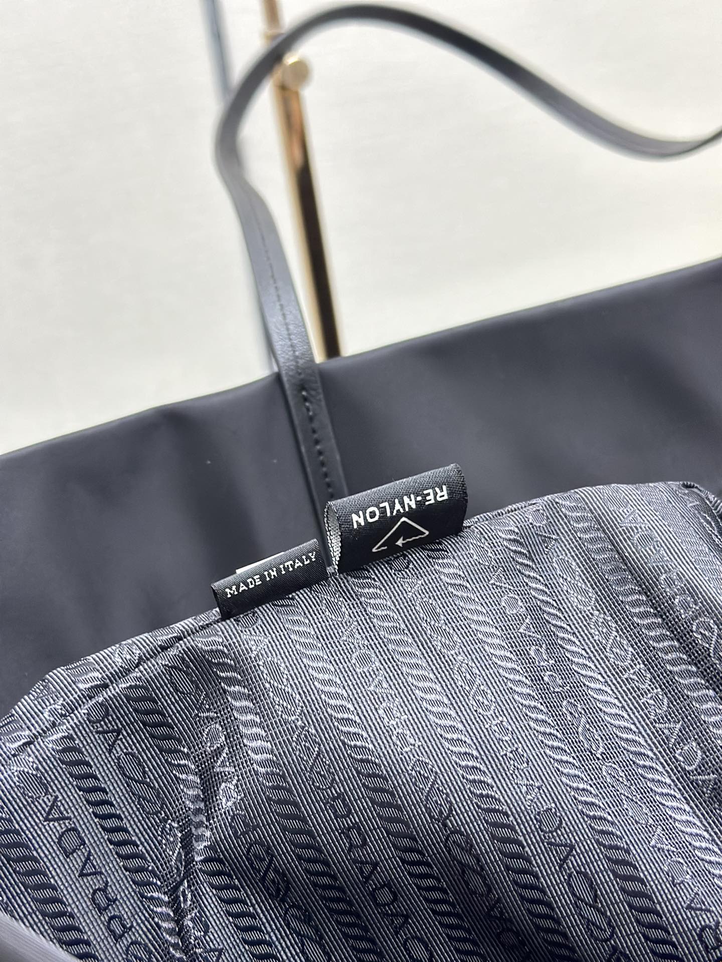 MEDIUM SHOPPING BAG 40 IN BLACK RE-NYLON FABRIC mysite