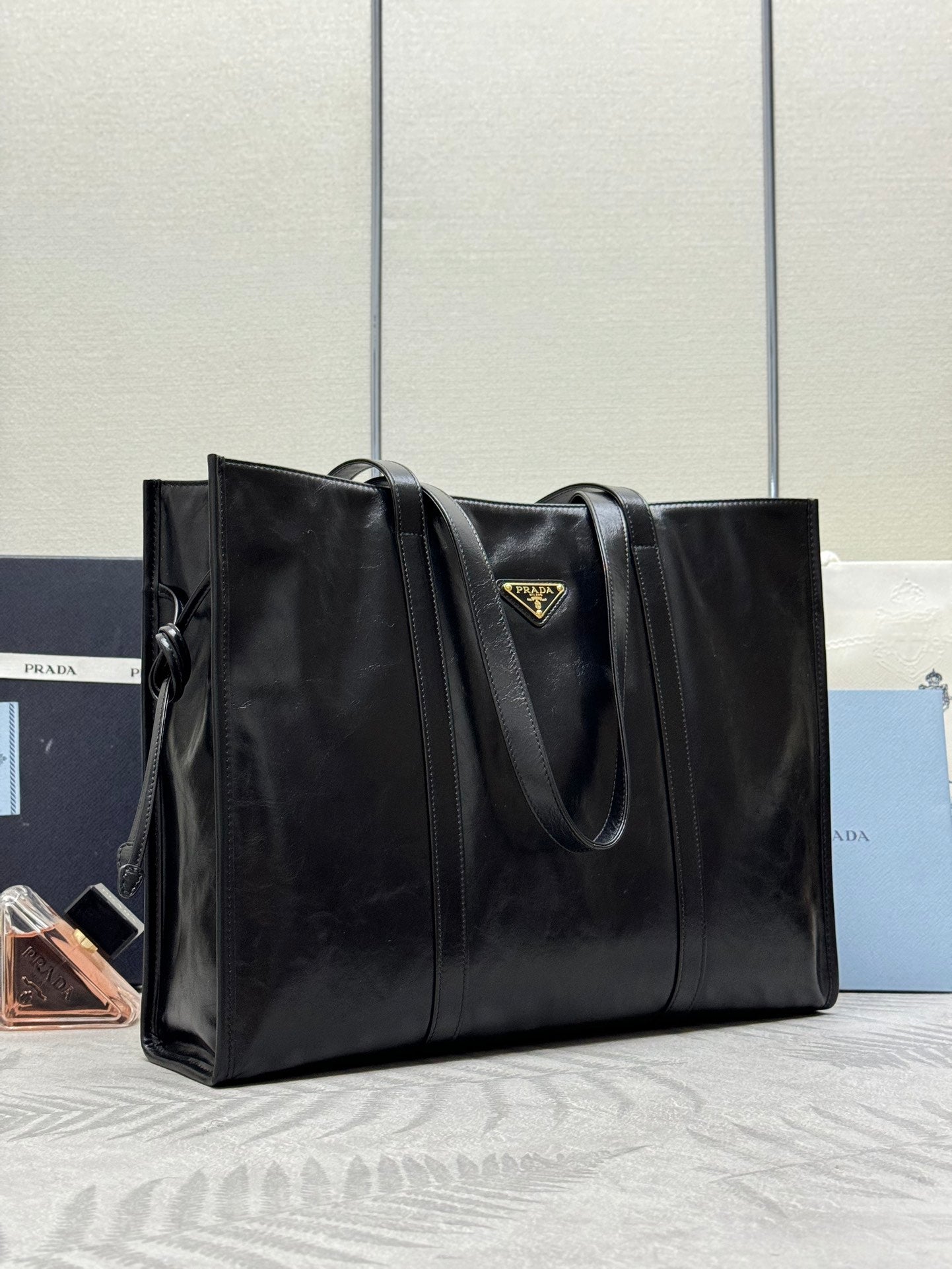 TOTE BAG 39 IN BLACK SMOOTH CALFSKIN mysite