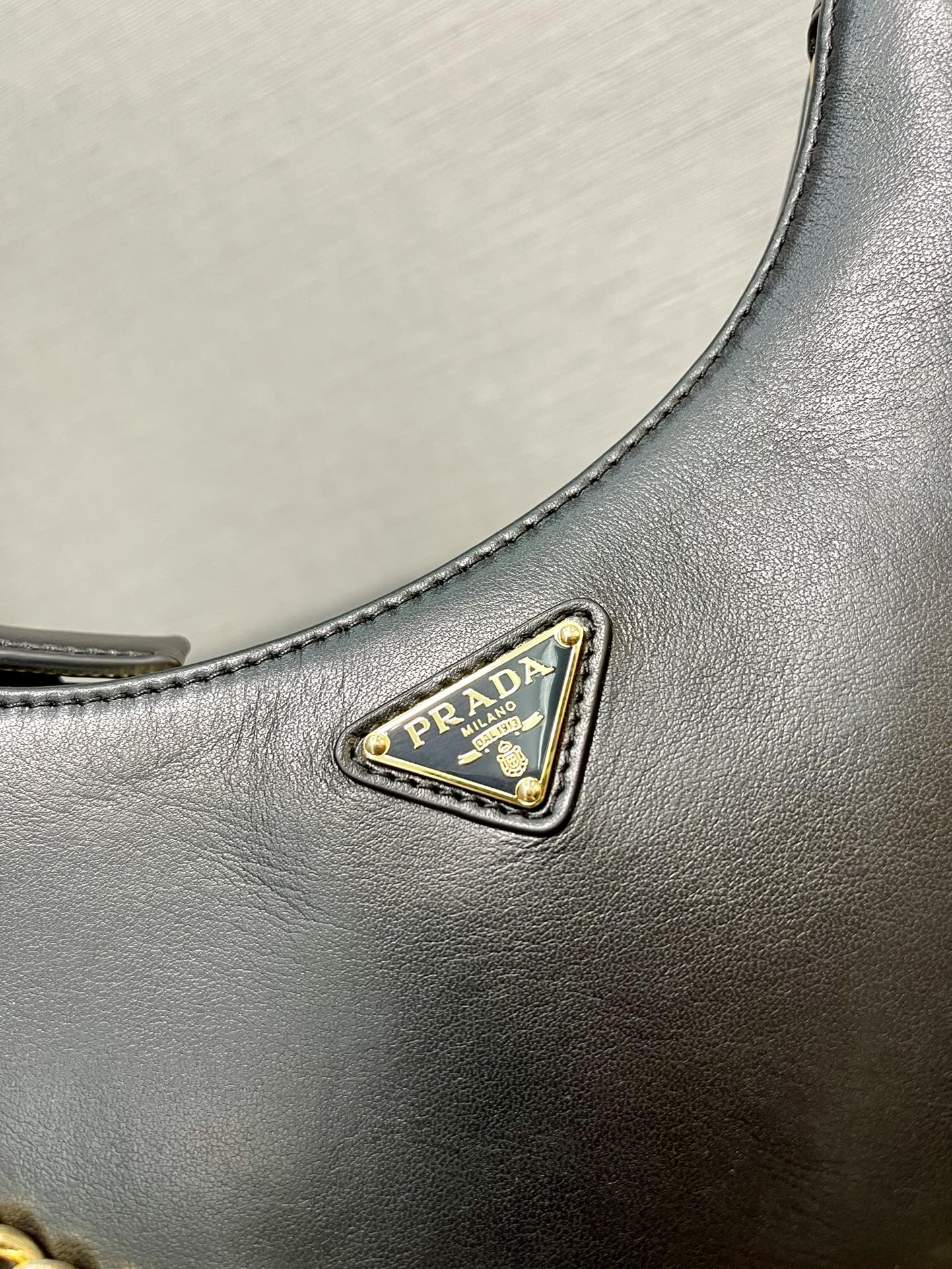 HOBO BAG 23 IN BLACK SMOOTH NAPPA LAMBSKIN GOLD HARDWARE mysite