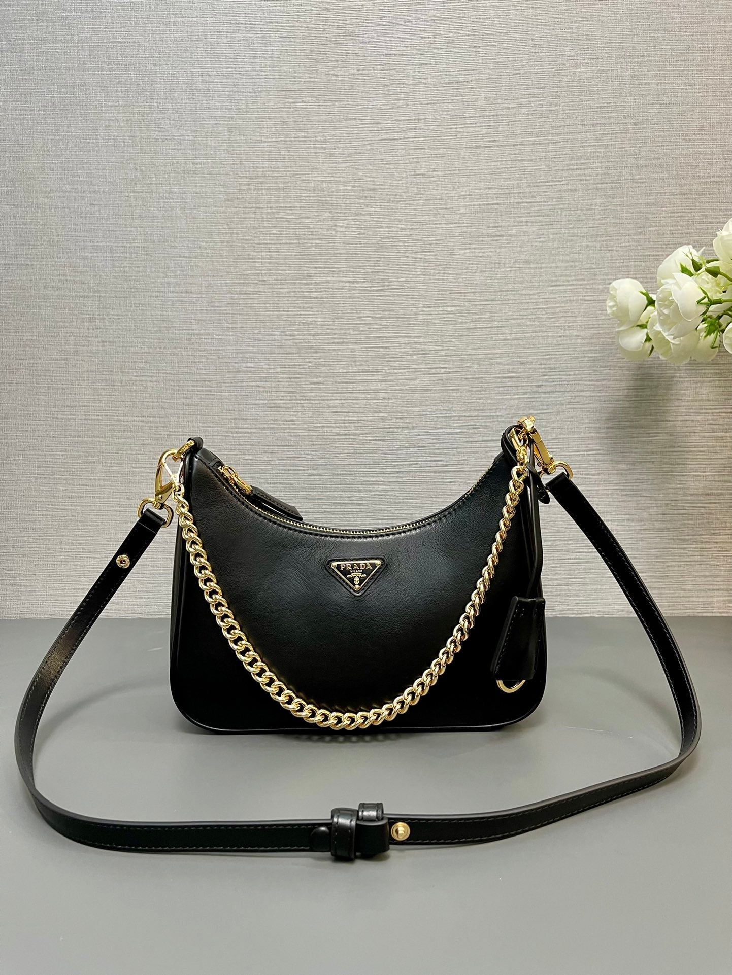 HOBO BAG 23 IN BLACK SMOOTH NAPPA LAMBSKIN GOLD HARDWARE mysite