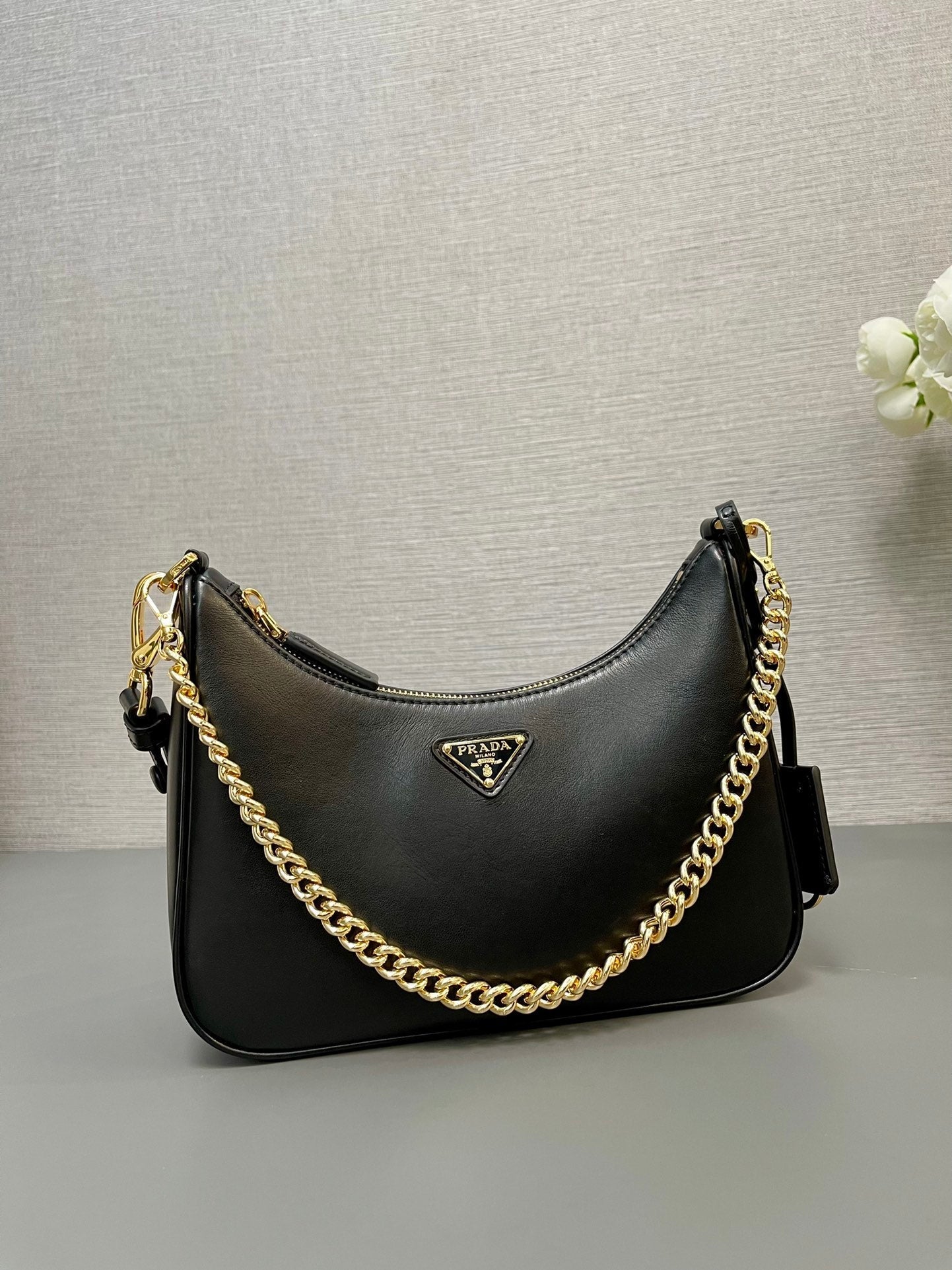 HOBO BAG 23 IN BLACK SMOOTH NAPPA LAMBSKIN GOLD HARDWARE mysite