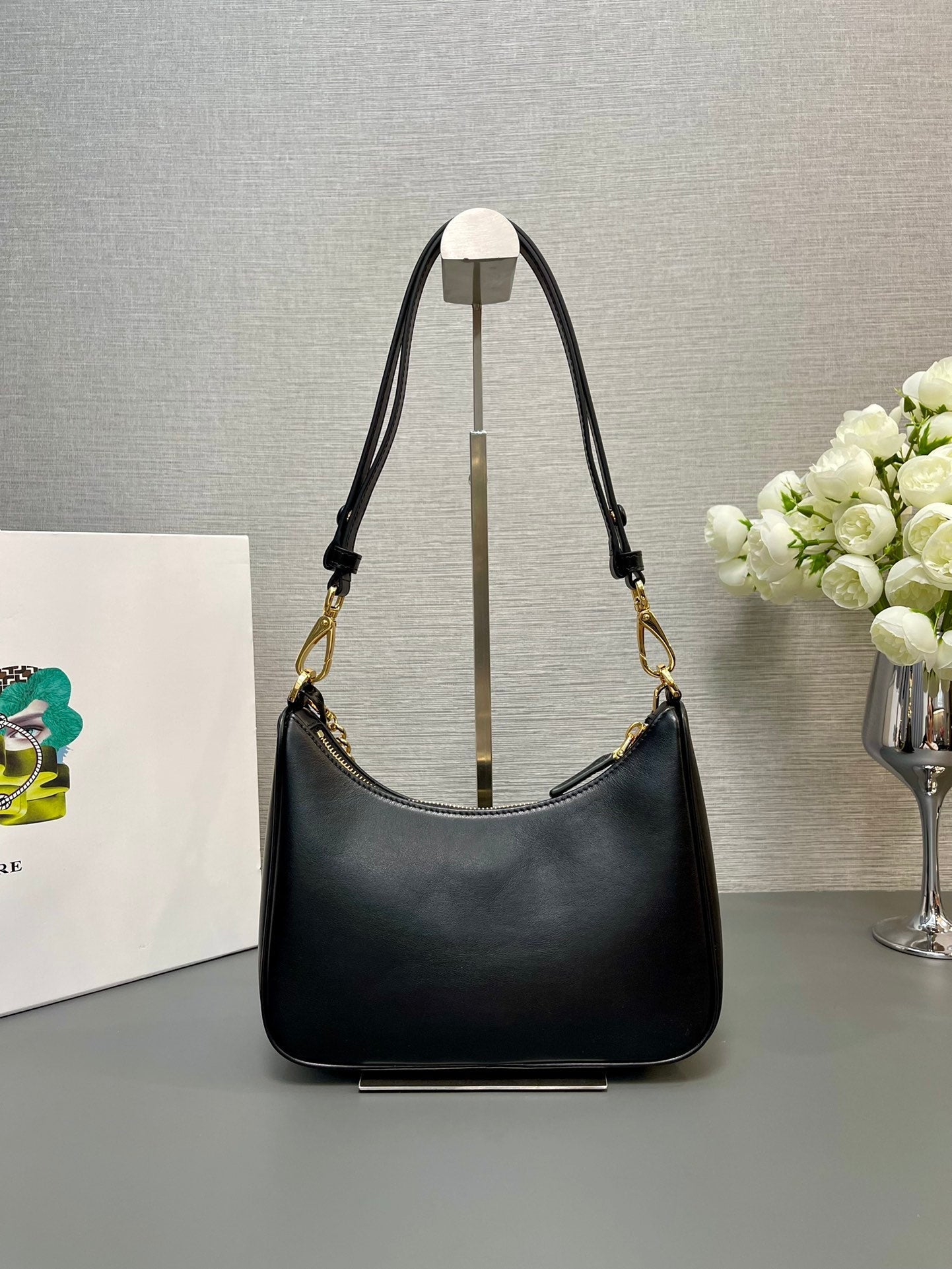 HOBO BAG 23 IN BLACK SMOOTH NAPPA LAMBSKIN GOLD HARDWARE mysite