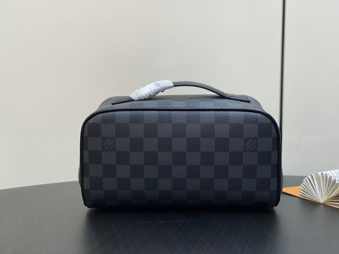 TOILETRY BAG 24 IN BLACK DAMIER GRAPHITE CANVAS mysite