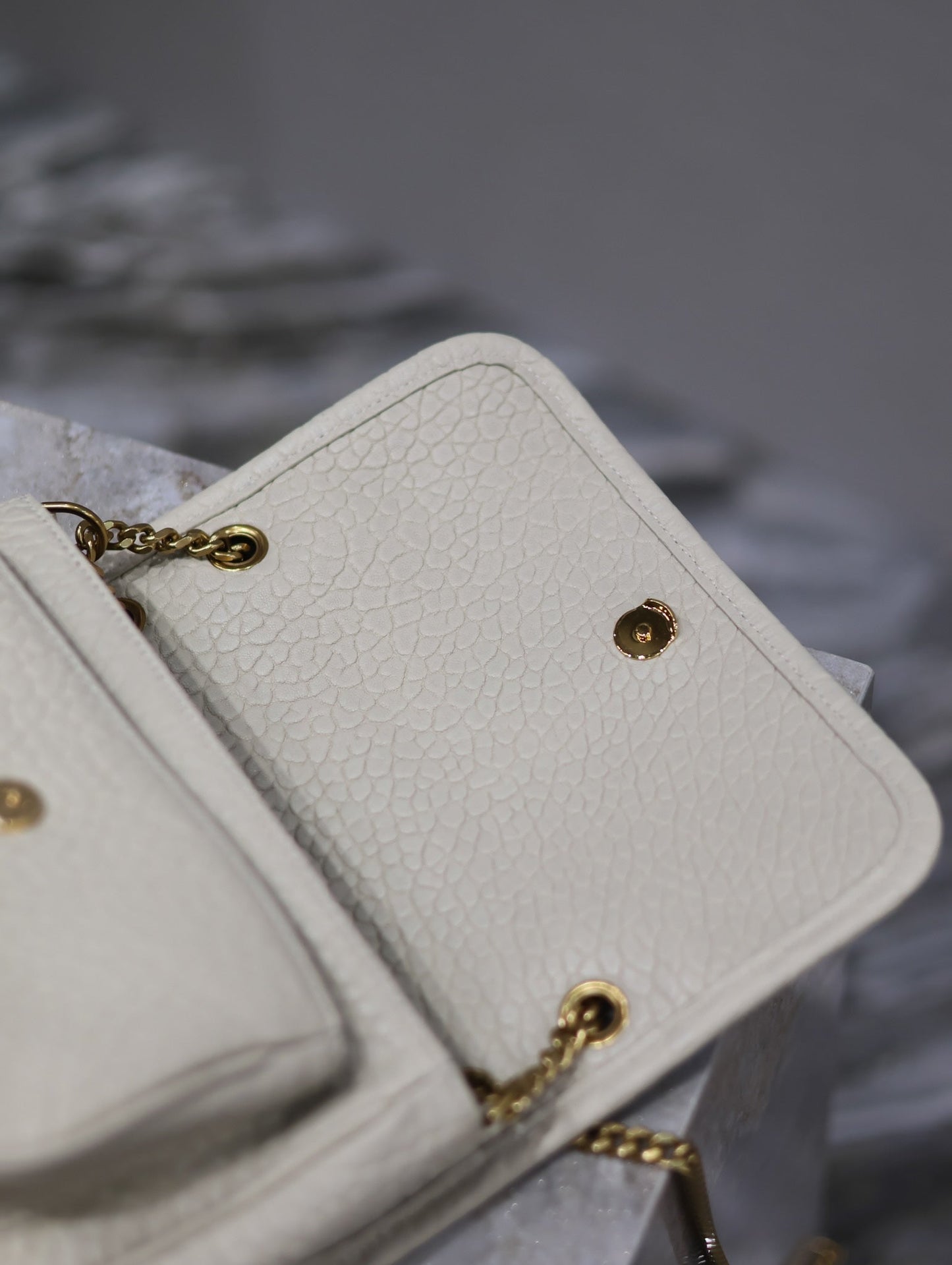 NIKI BABY 22 IN WHITE ELEPHANT PATTERN LAMBSKIN GOLD LOGO mysite