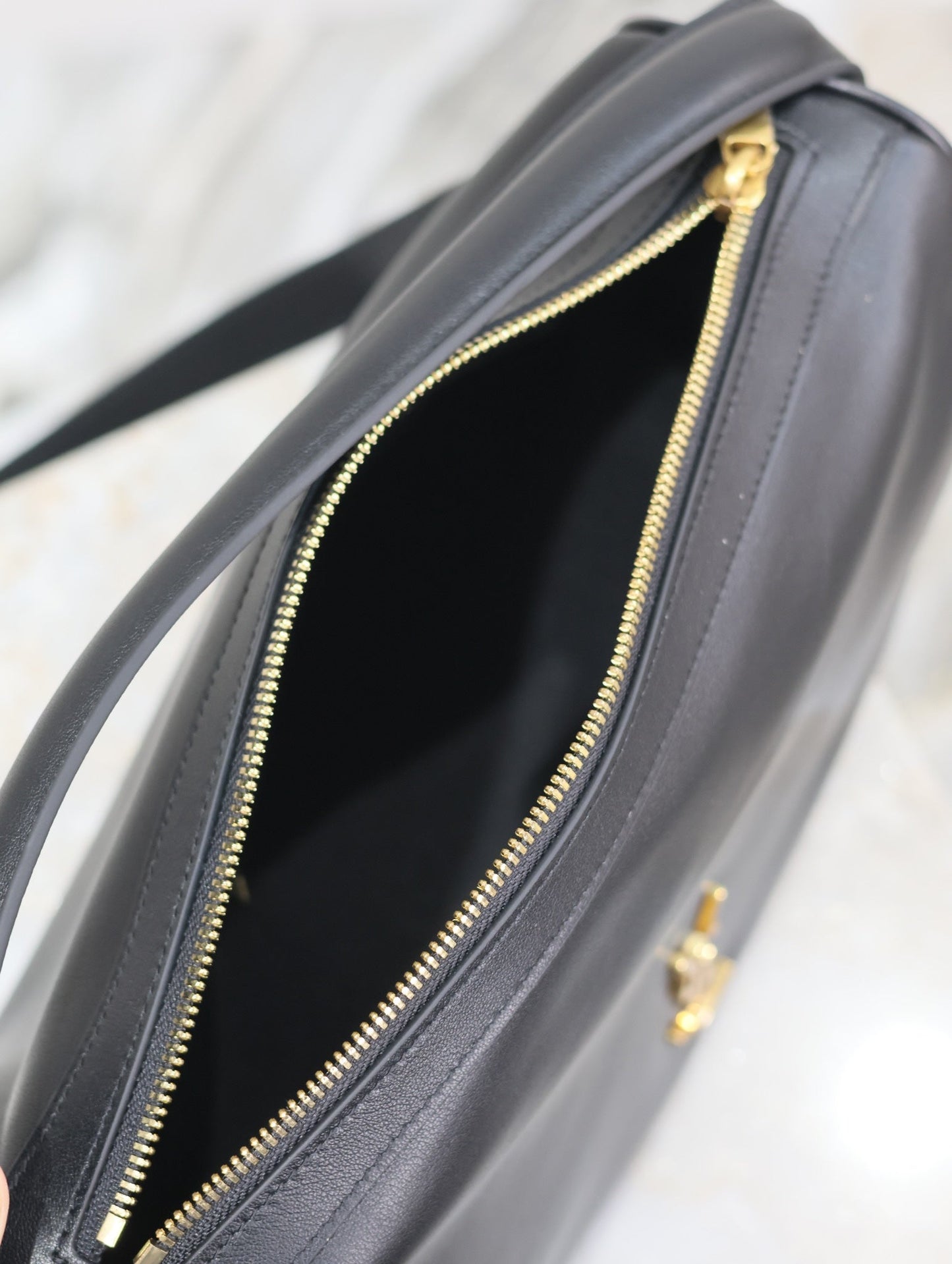 CAMERA SUPPLE BAG 28 IN BLACK SMOOTH LAMBSKIN GOLD HARDWARE mysite