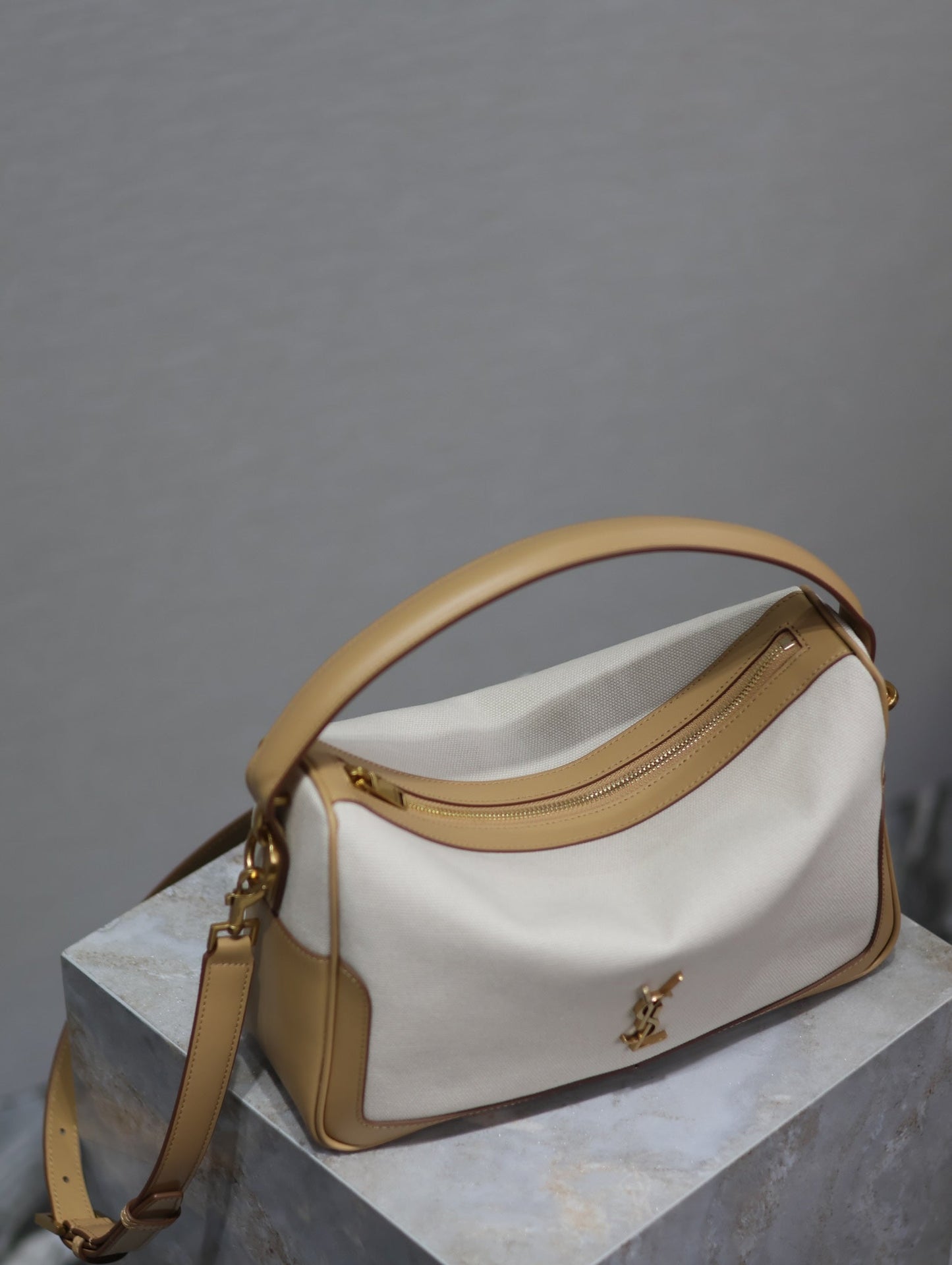 CAMERA SUPPLE BAG 28 IN WHITE CANVAS AND BROWN CALFSKIN TRIM mysite