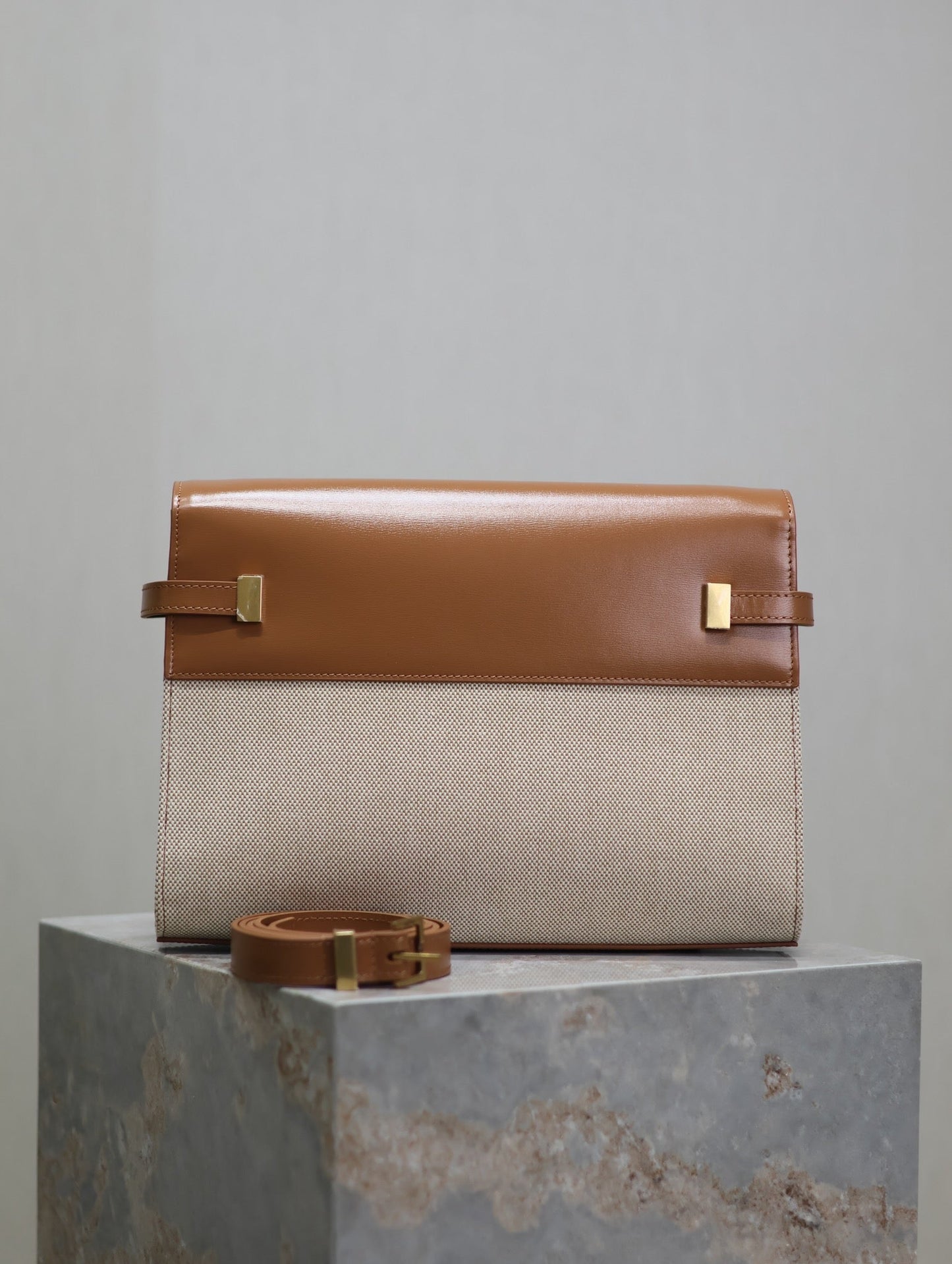 MANHATTAN MEDIUM 29 IN WHITE CANVAS AND BROWN CALFSKIN GOLD BUCKLE mysite