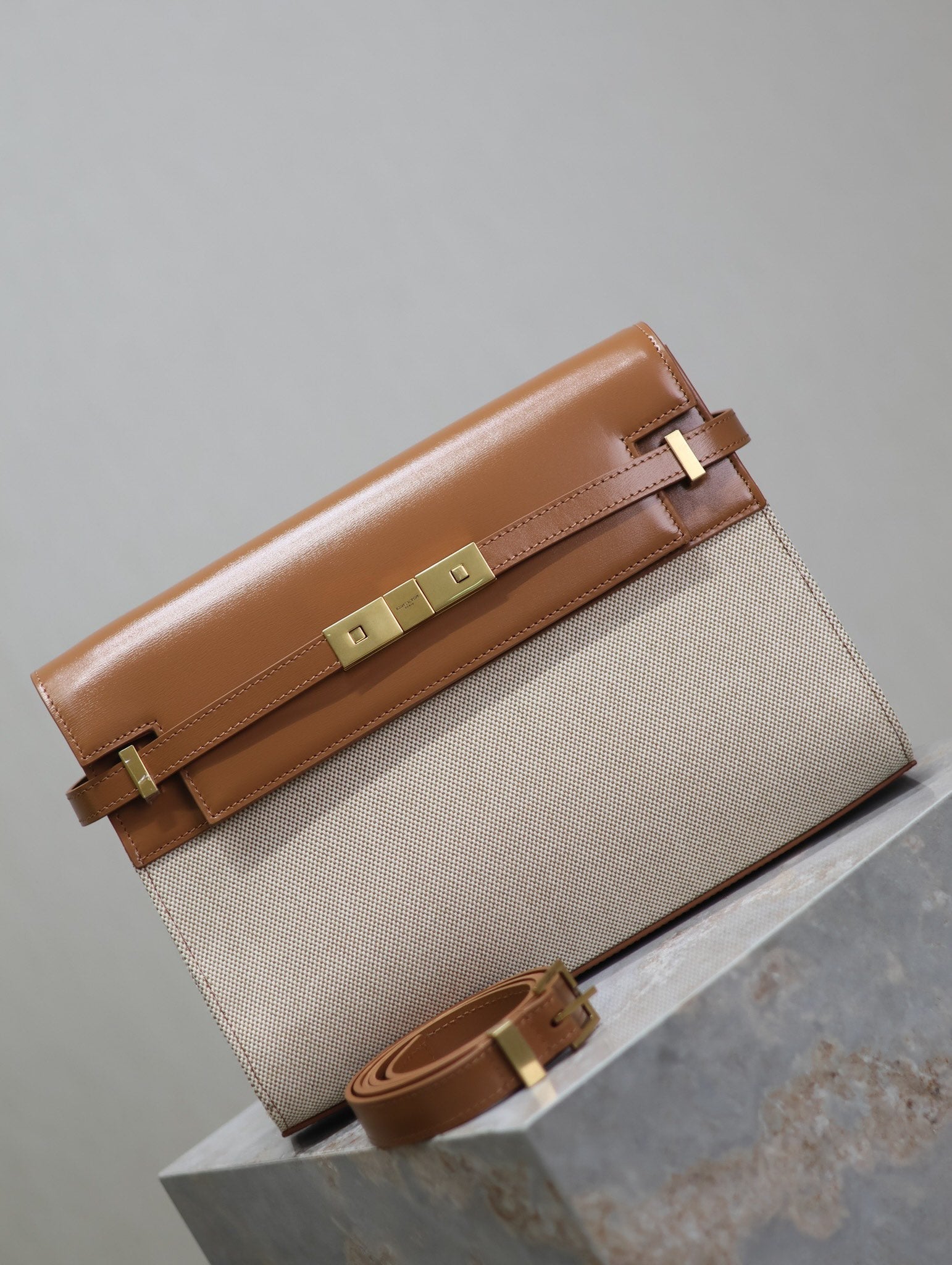 MANHATTAN MEDIUM 29 IN WHITE CANVAS AND BROWN CALFSKIN GOLD BUCKLE mysite