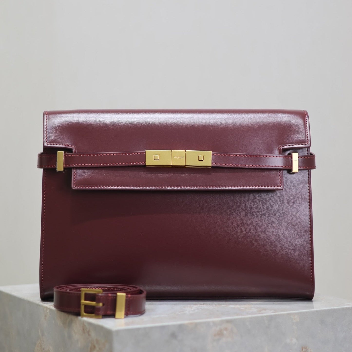 MANHATTAN MEDIUM 29 IN WINE RED SMOOTH CALFSKIN GOLD BUCKLE mysite