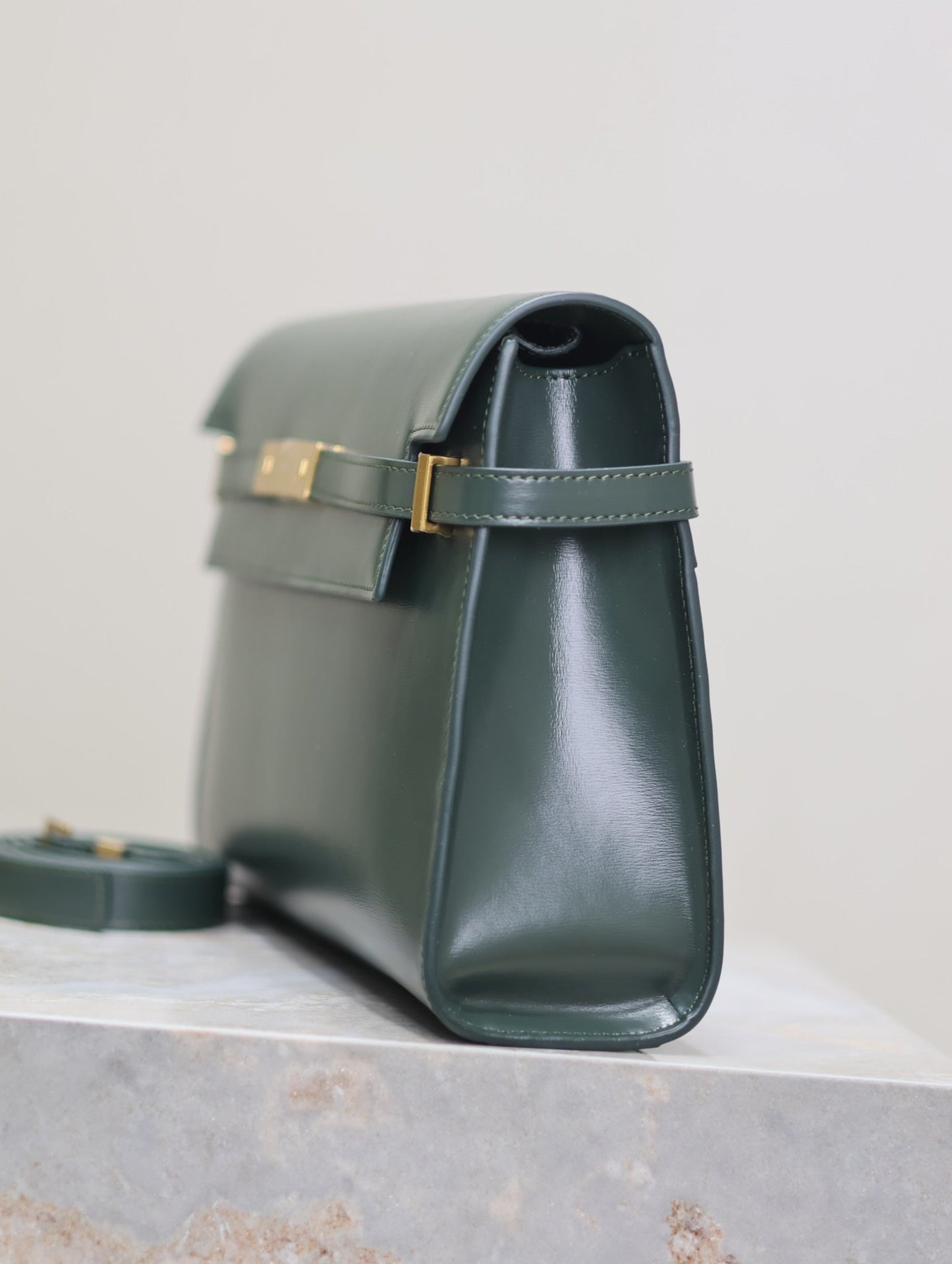 MANHATTAN MEDIUM 29 IN SACRAMENTO GREEN SMOOTH CALFSKIN GOLD BUCKLE mysite