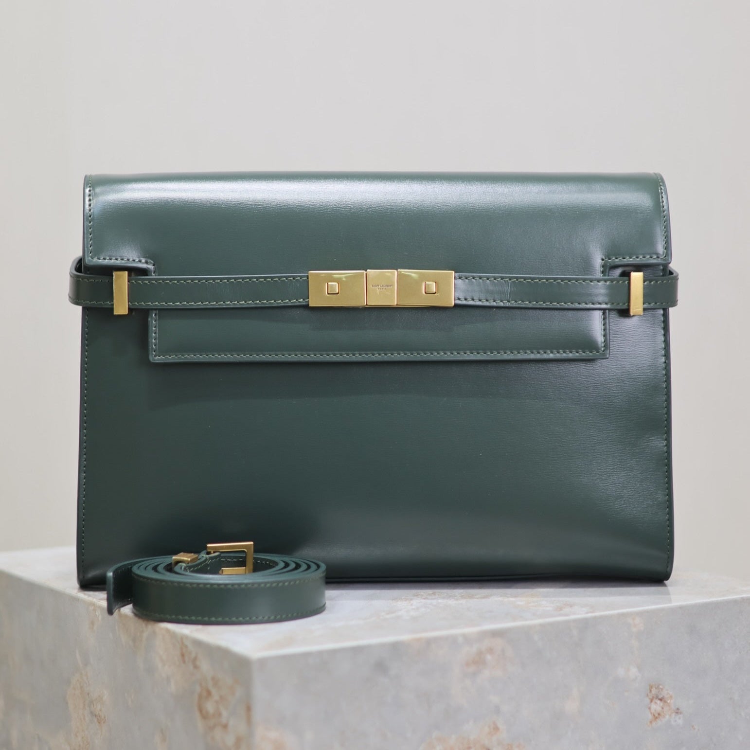 MANHATTAN MEDIUM 29 IN SACRAMENTO GREEN SMOOTH CALFSKIN GOLD BUCKLE mysite