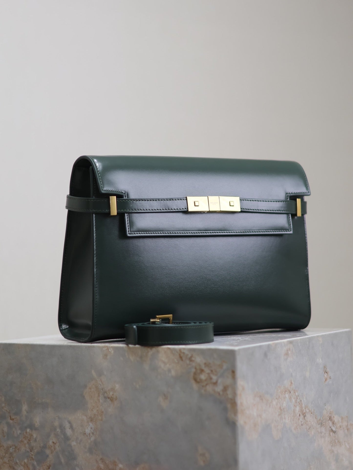 MANHATTAN MEDIUM 29 IN SACRAMENTO GREEN SMOOTH CALFSKIN GOLD BUCKLE mysite