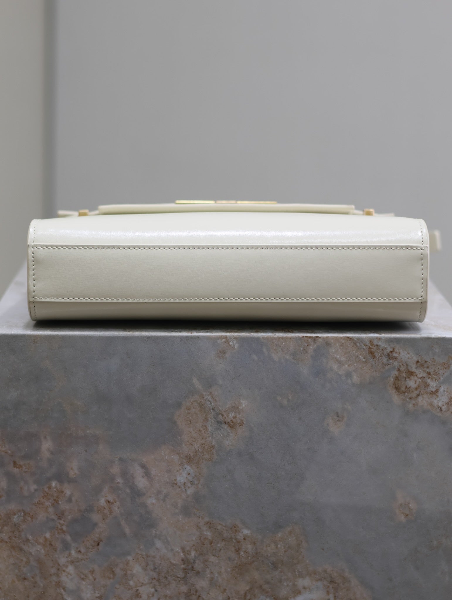 MANHATTAN SMALL 24 IN WHITE SMOOTH LAMBSKIN GOLD HARDWARE mysite