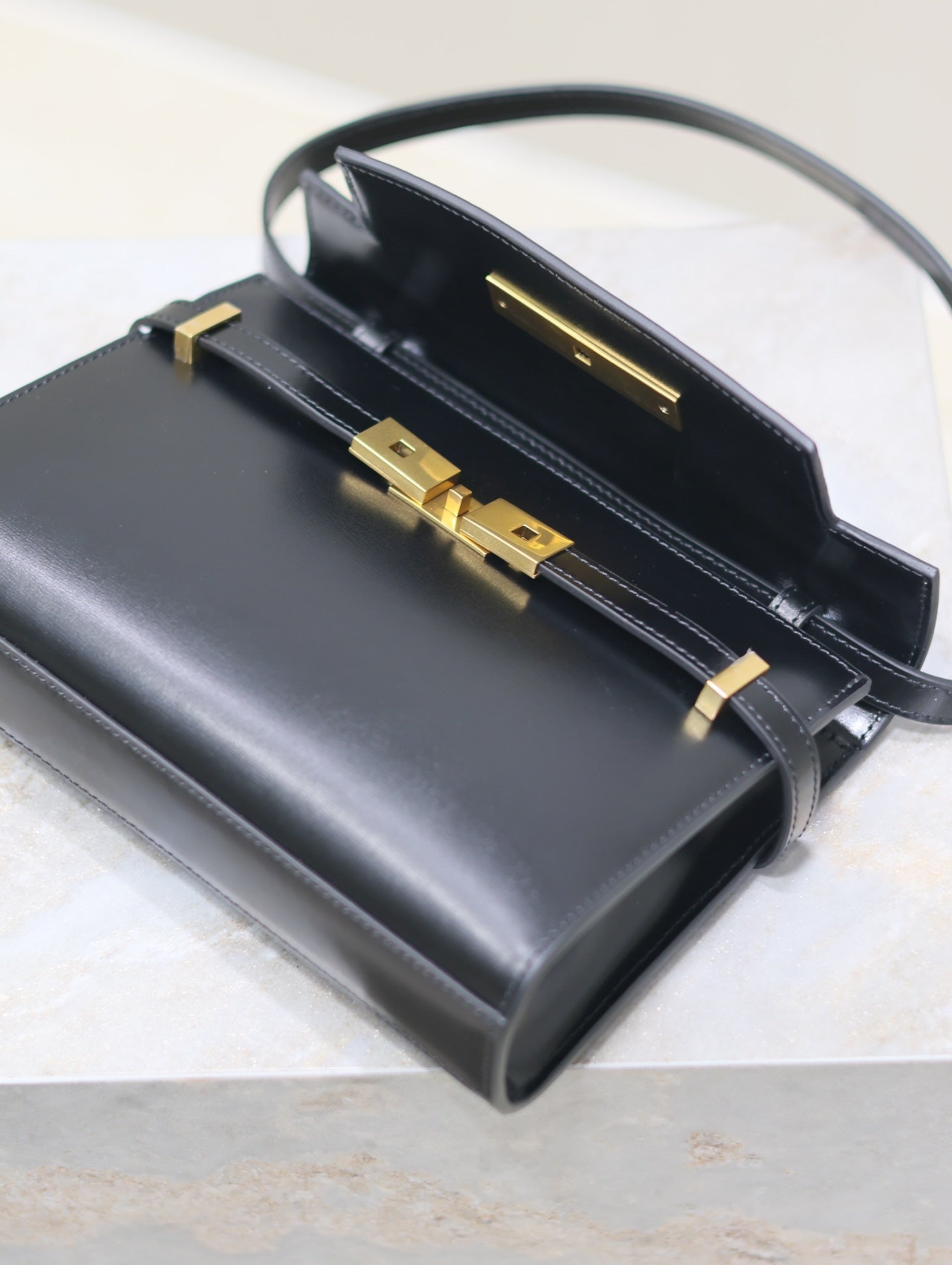 MANHATTAN SMALL 24 IN BLACK SMOOTH LAMBSKIN GOLD HARDWARE mysite