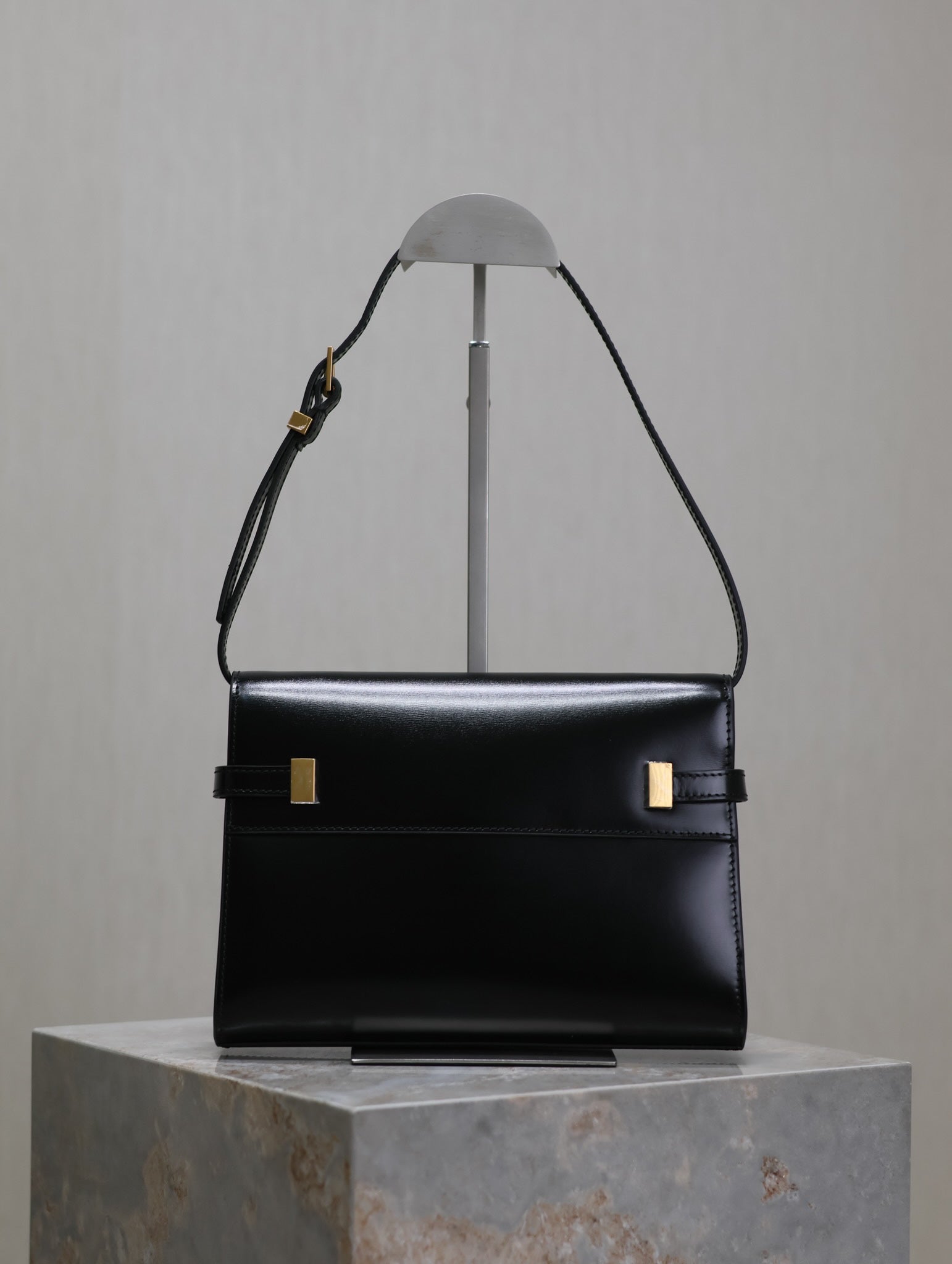 MANHATTAN SMALL 24 IN BLACK SMOOTH LAMBSKIN GOLD HARDWARE mysite