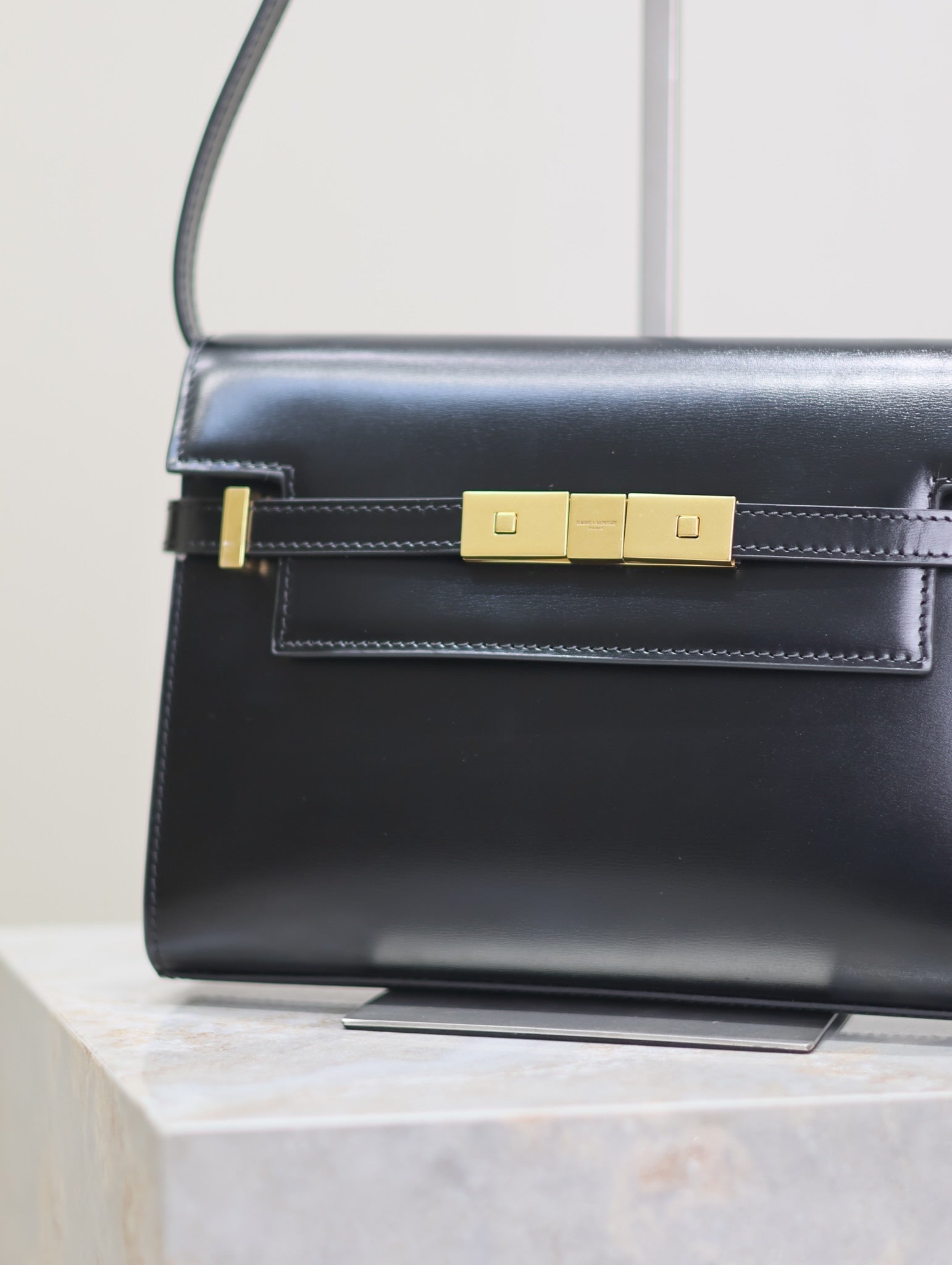 MANHATTAN SMALL 24 IN BLACK SMOOTH LAMBSKIN GOLD HARDWARE mysite