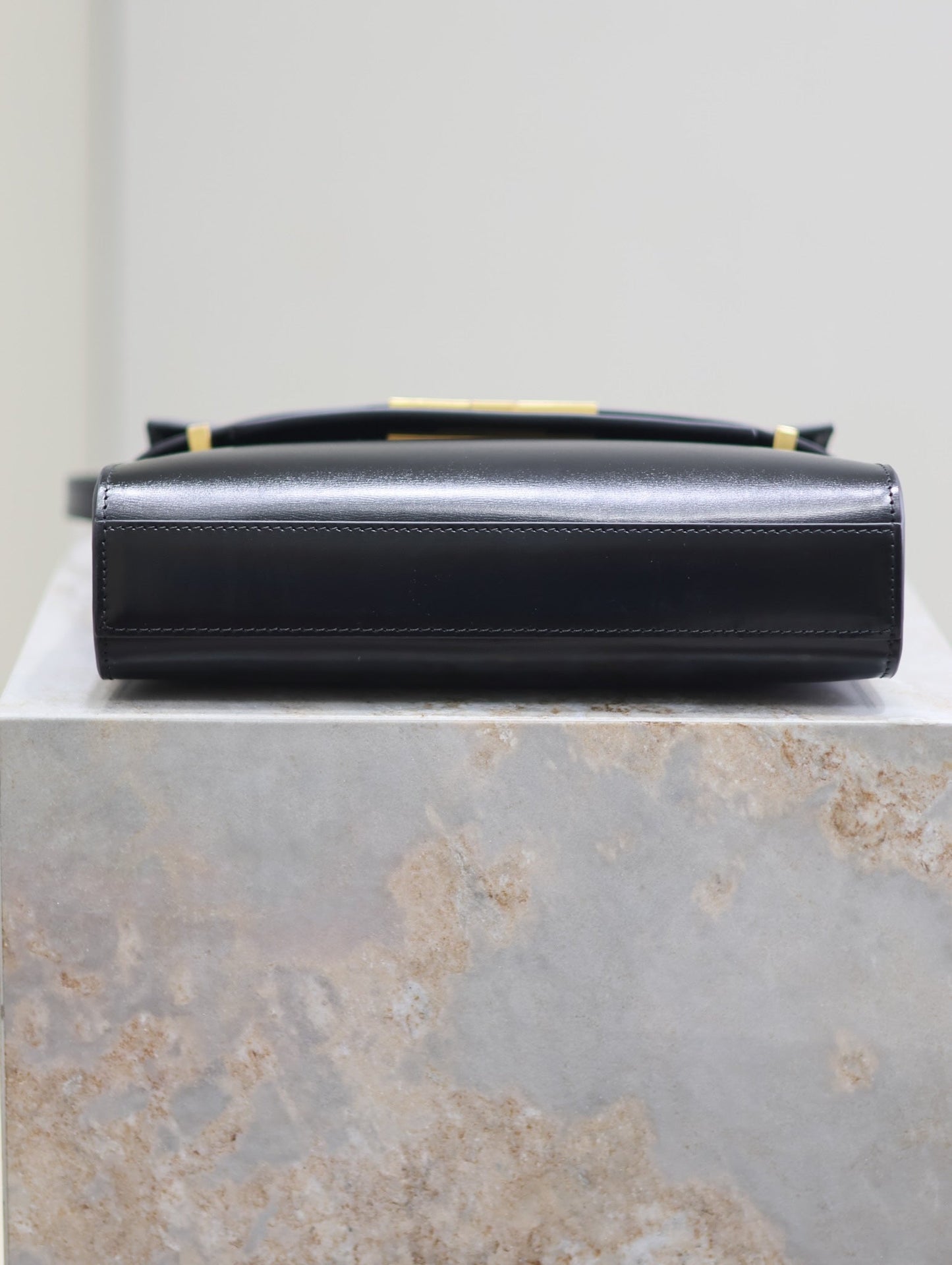 MANHATTAN SMALL 24 IN BLACK SMOOTH LAMBSKIN GOLD HARDWARE mysite