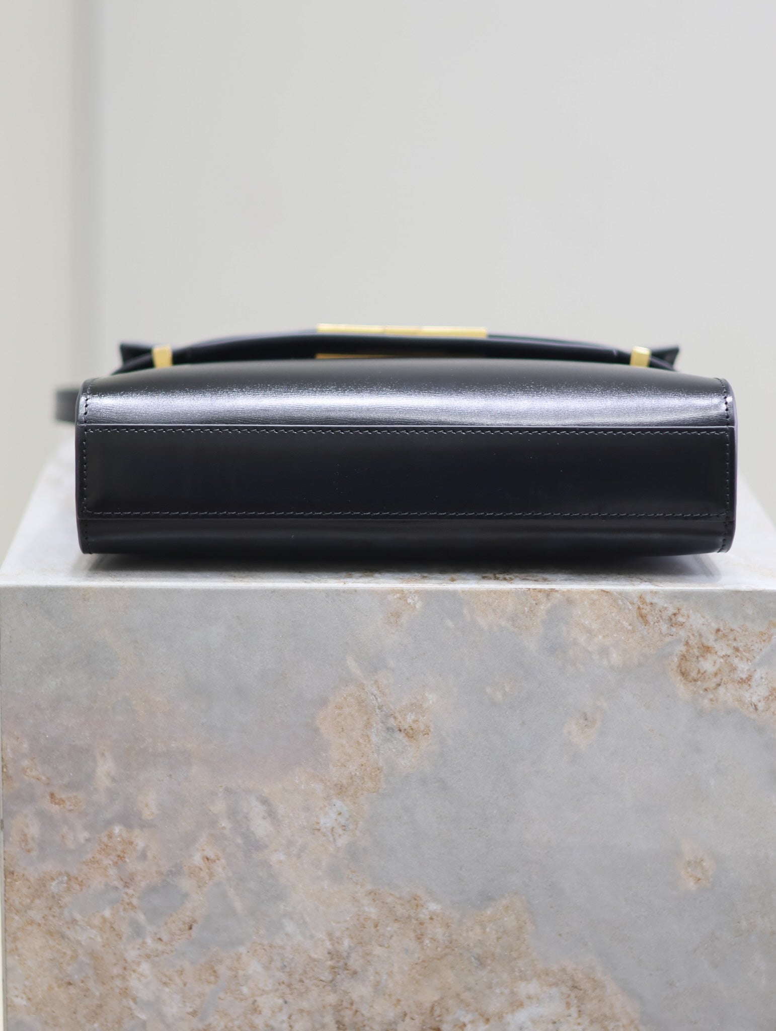 MANHATTAN SMALL 24 IN BLACK SMOOTH LAMBSKIN GOLD HARDWARE mysite