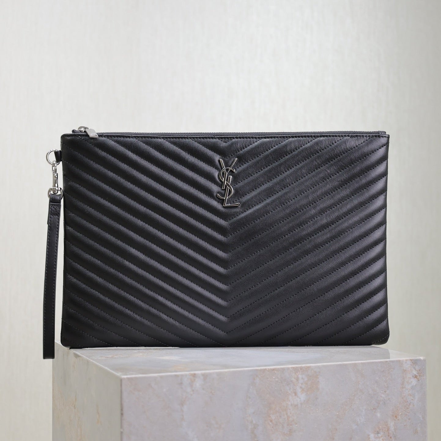 CLUTCH 36 IN BLACK QUILTED CALFSKIN SILVER BUCKLE mysite
