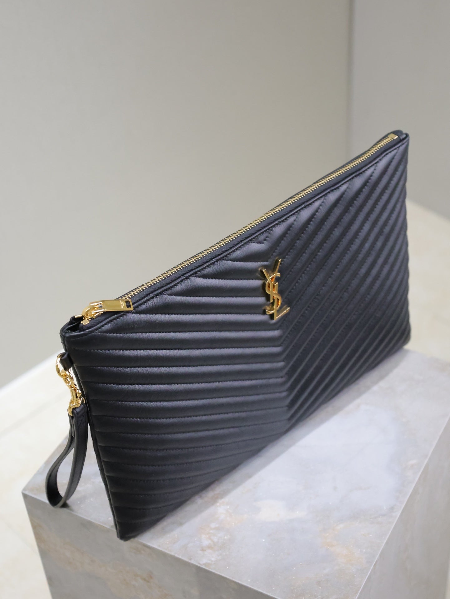 CLUTCH 36 IN BLACK QUILTED CALFSKIN GOLD BUCKLE mysite
