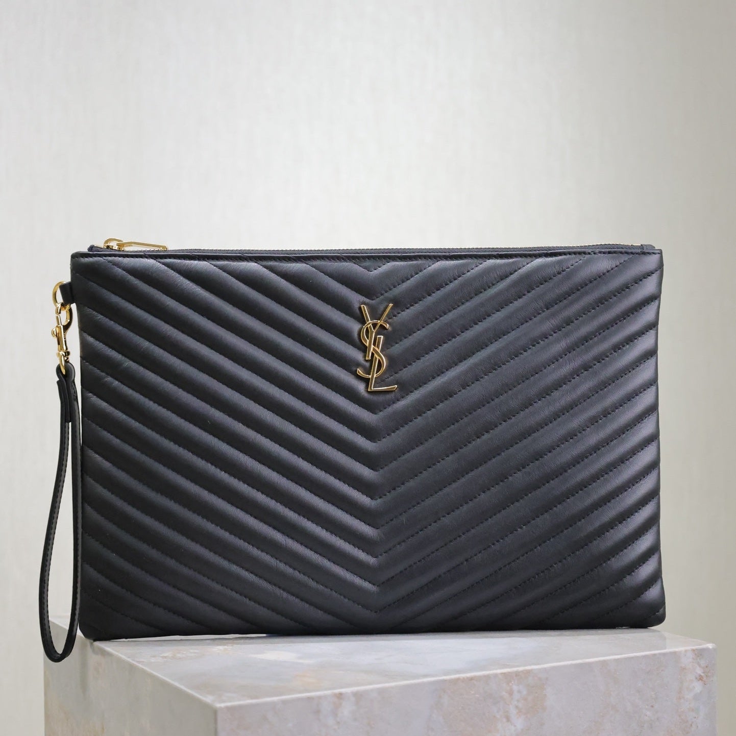CLUTCH 36 IN BLACK QUILTED CALFSKIN GOLD BUCKLE mysite