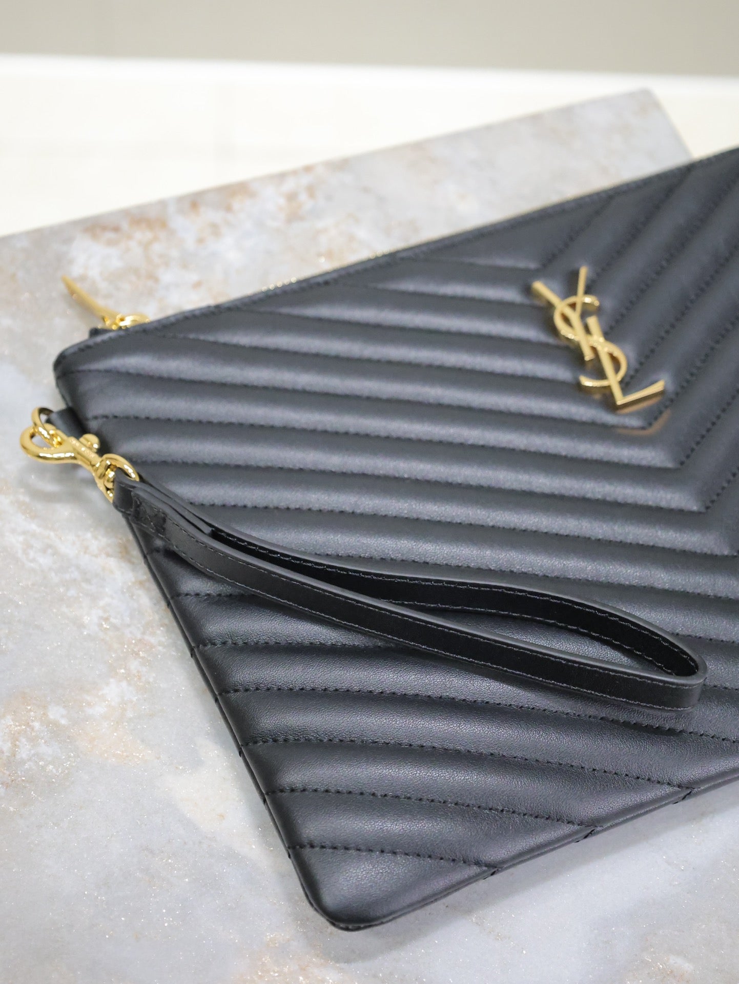 CLUTCH 30 IN BLACK QUILTED CALFSKIN GOLD BUCKLE mysite