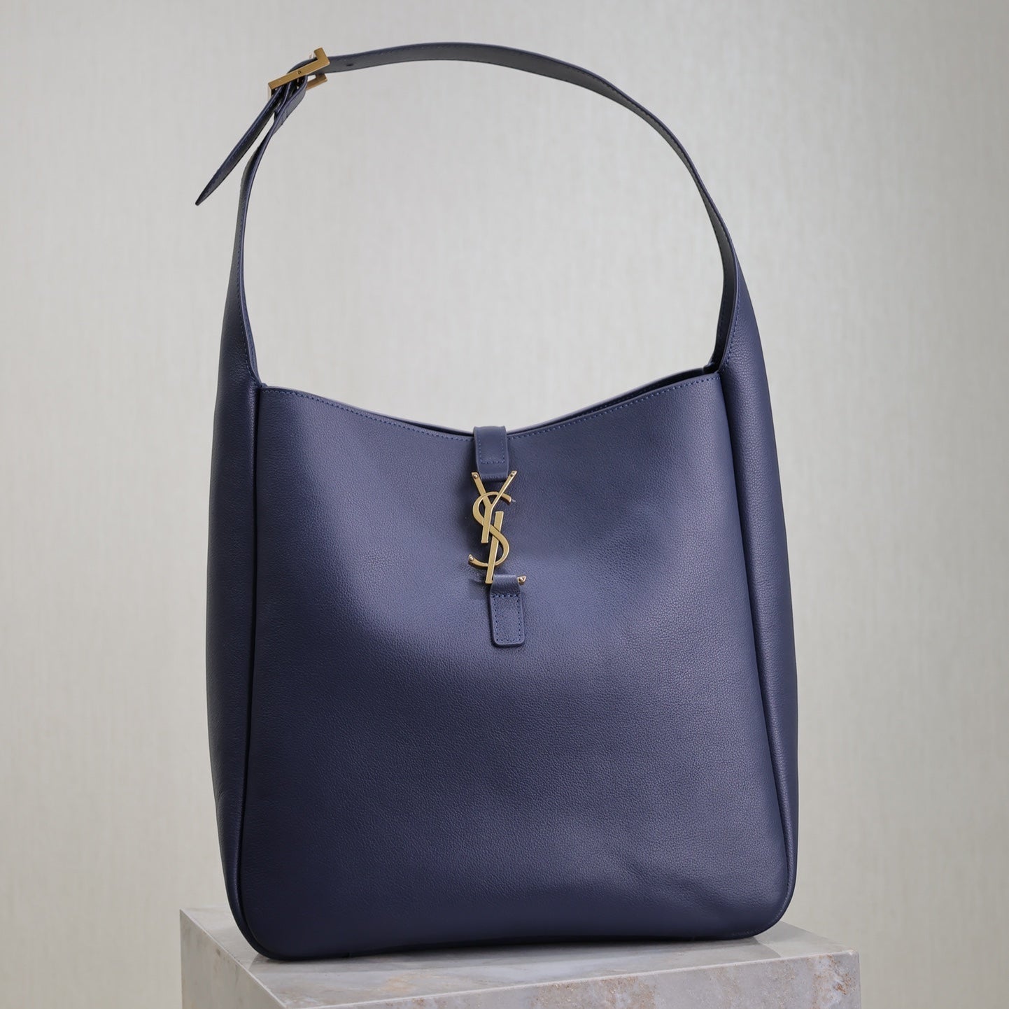 LE 5 À 7 LARGE BAG 31 IN BERRY BLUE LAMBSKIN mysite