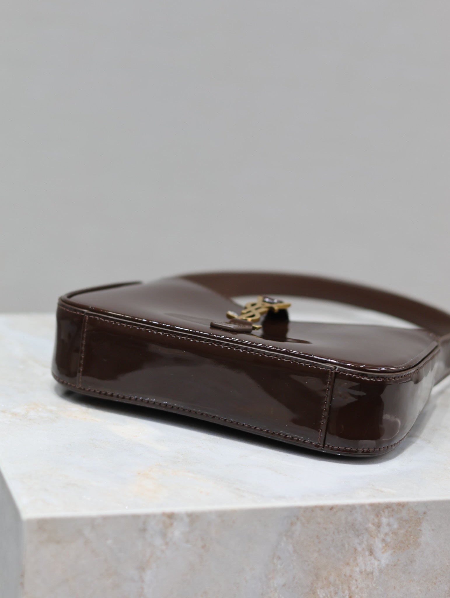 LE 5 À 7 MINI BAG 19 IN CHOCOLATE PATENT CALFSKIN GOLD LOGO mysite